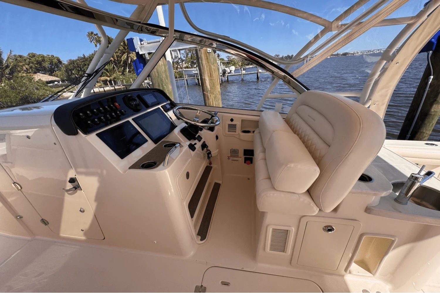 2019 Grady-White Freedom 335 Image Thumbnail #17