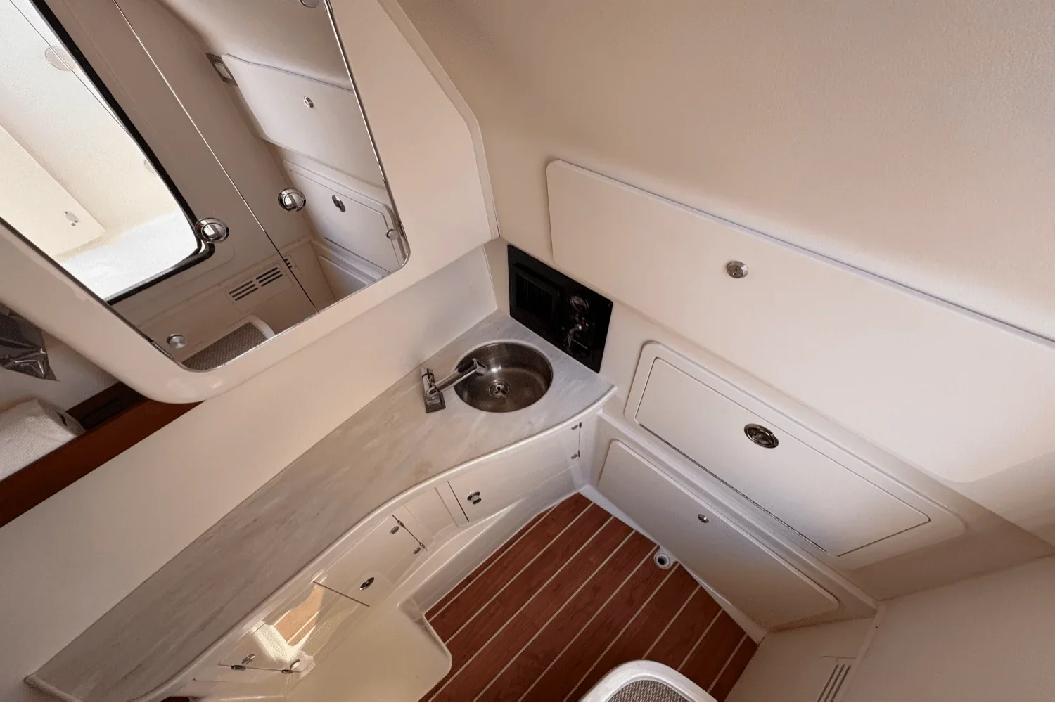 2019 Grady-White Freedom 335 Image Thumbnail #39