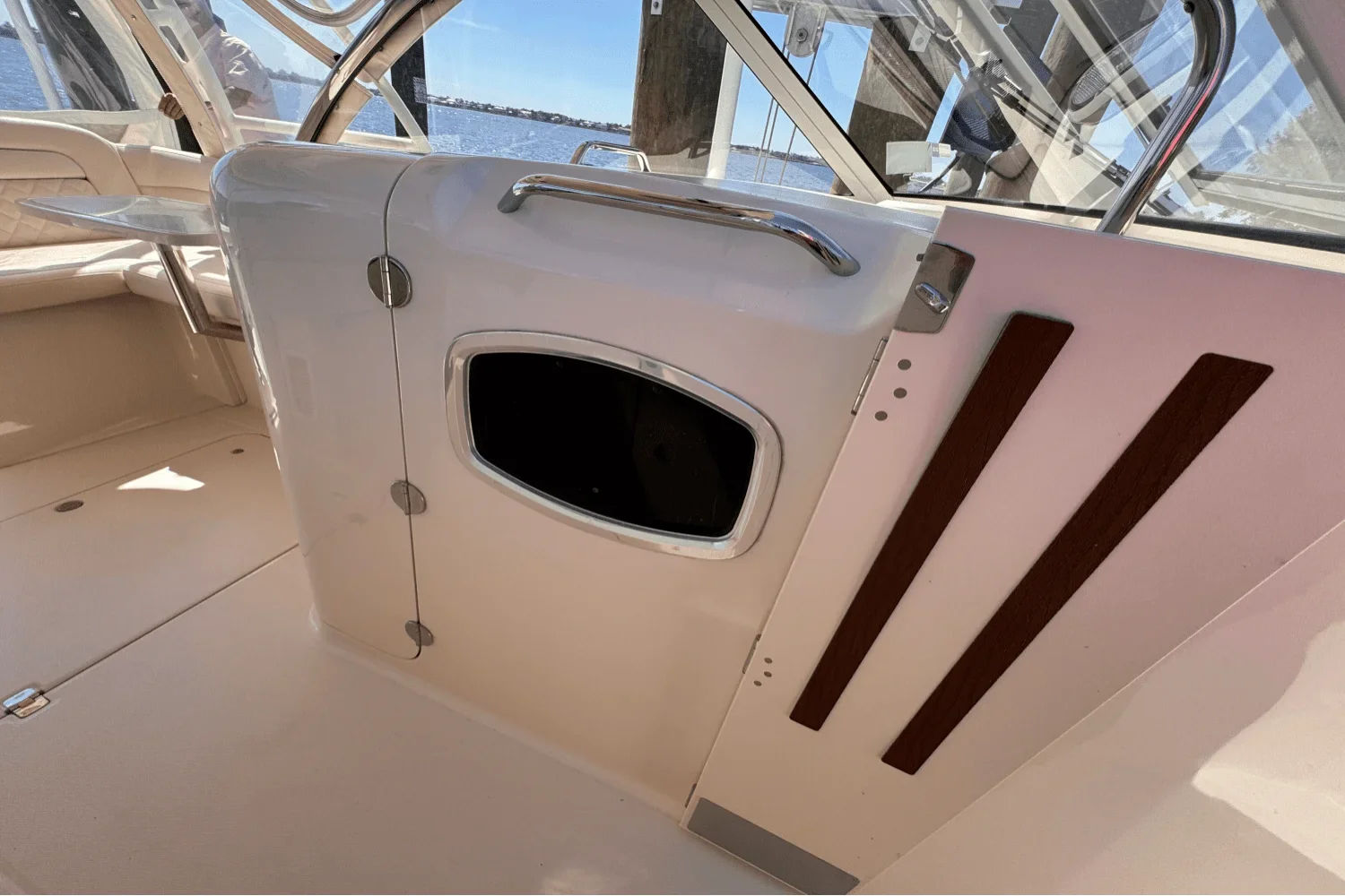 2019 Grady-White Freedom 335 Image Thumbnail #12