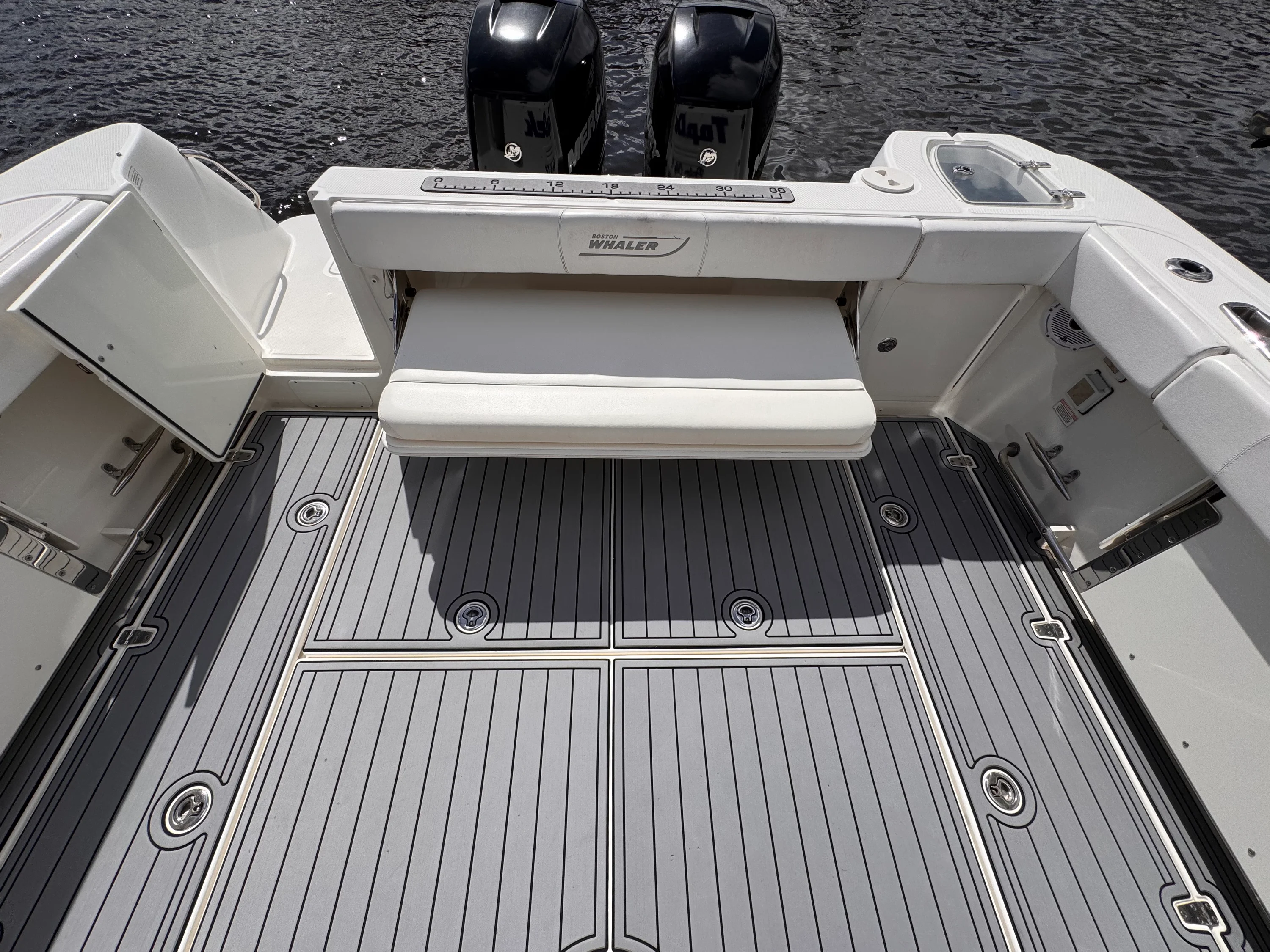 2014 Boston Whaler 315 CONQUEST Image Thumbnail #14