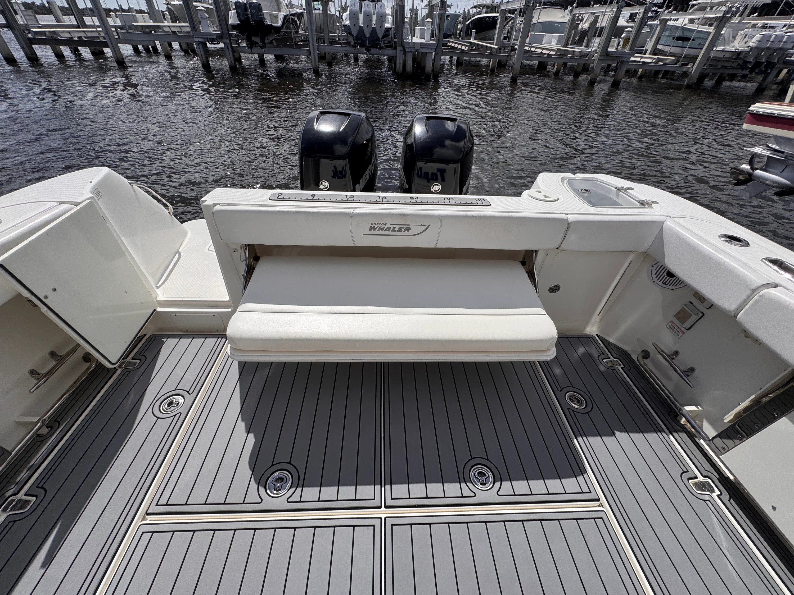 2014 Boston Whaler 315 CONQUEST Image Thumbnail #13