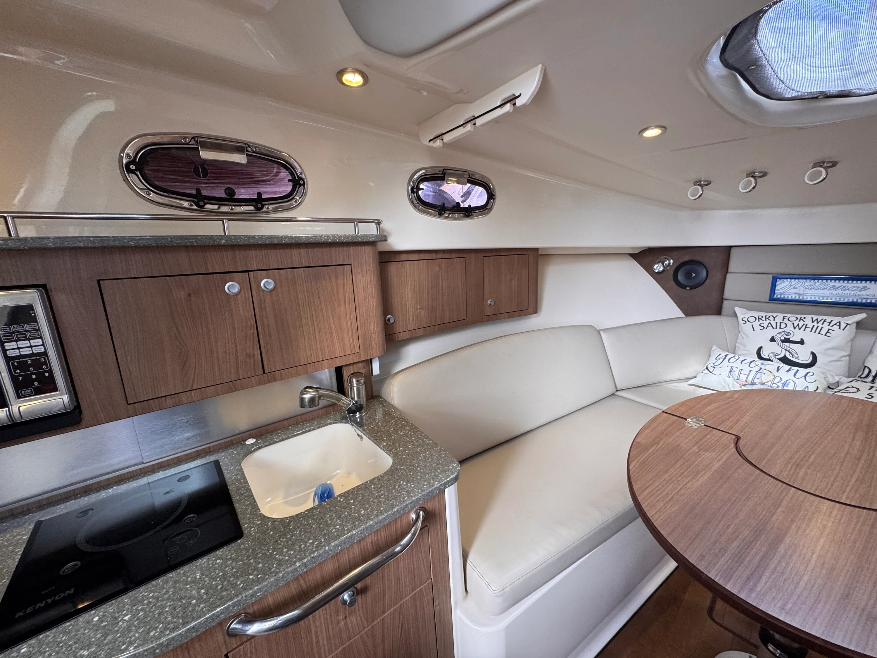 2014 Boston Whaler 315 CONQUEST Image Thumbnail #40