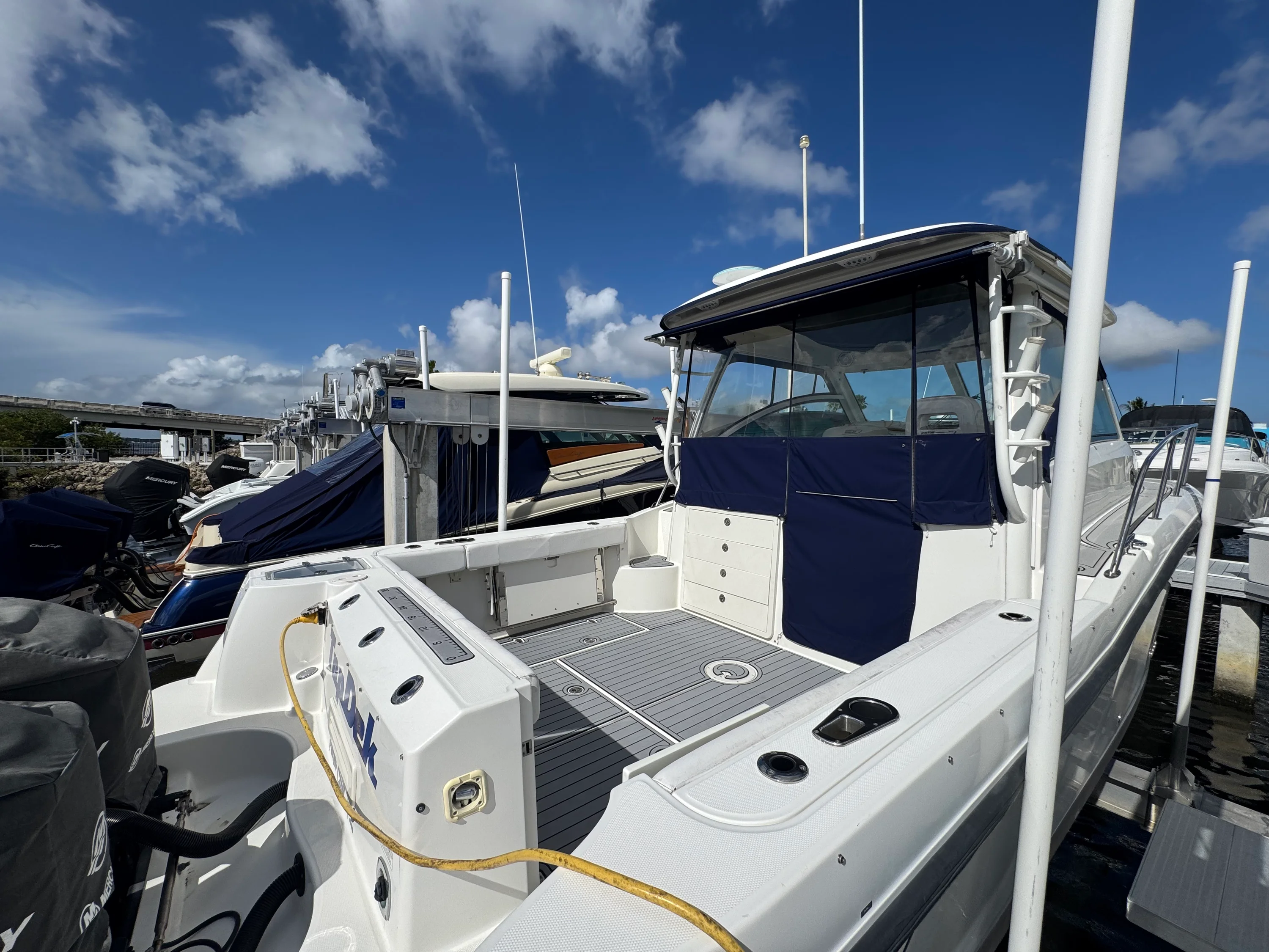 2014 Boston Whaler 315 CONQUEST Image Thumbnail #2