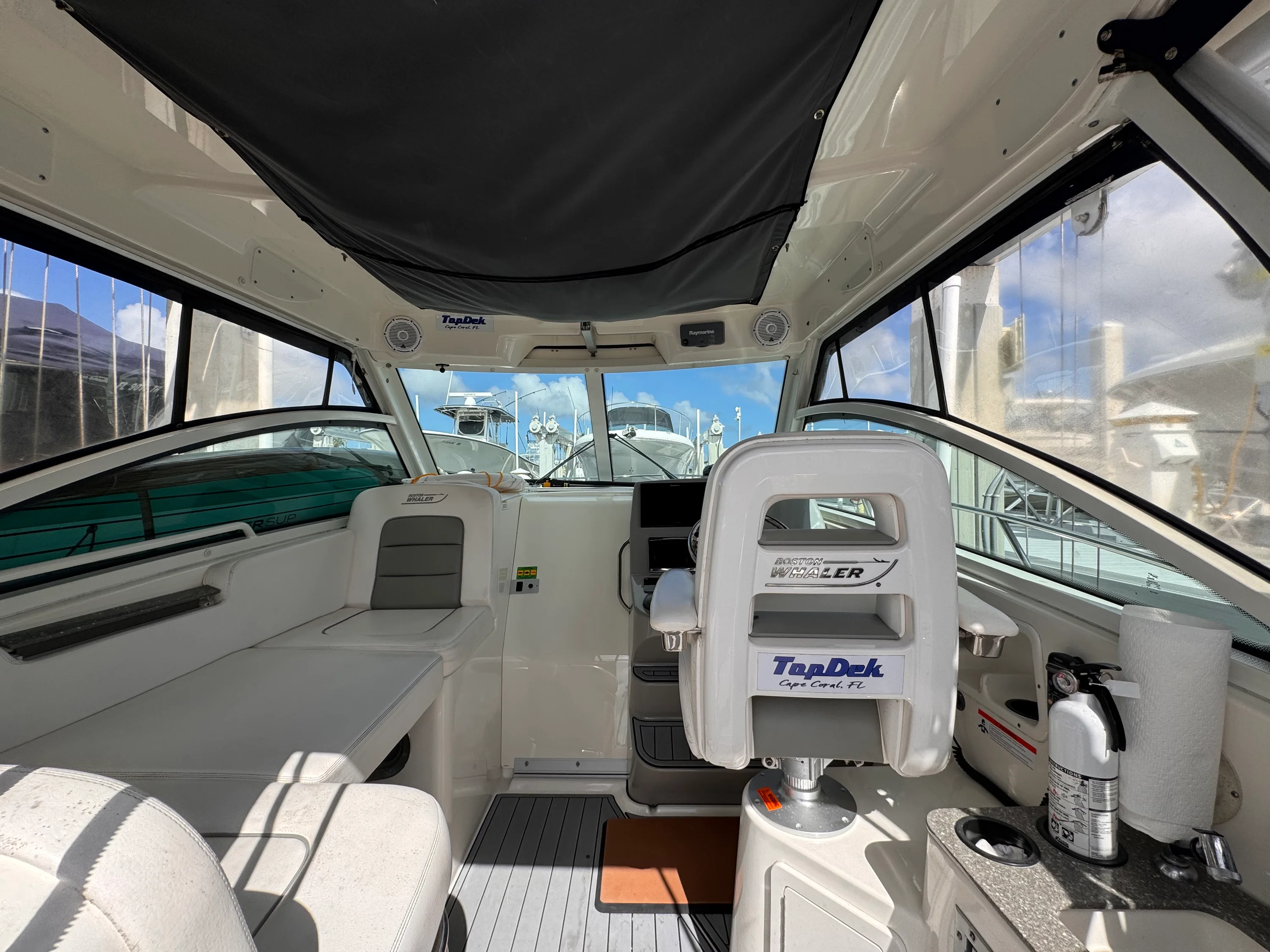 2014 Boston Whaler 315 CONQUEST Image Thumbnail #16