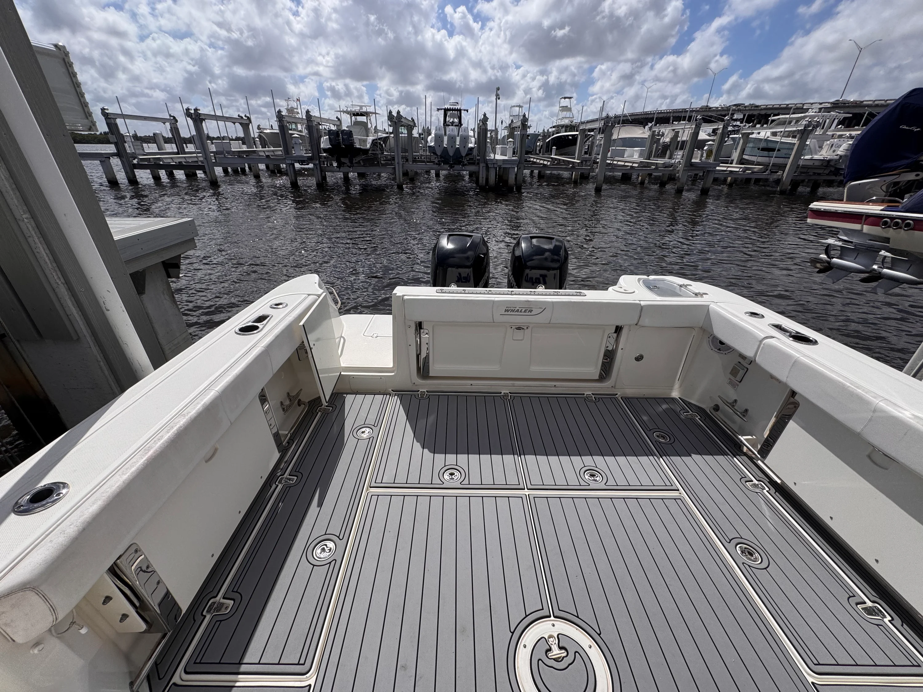 2014 Boston Whaler 315 CONQUEST Image Thumbnail #9