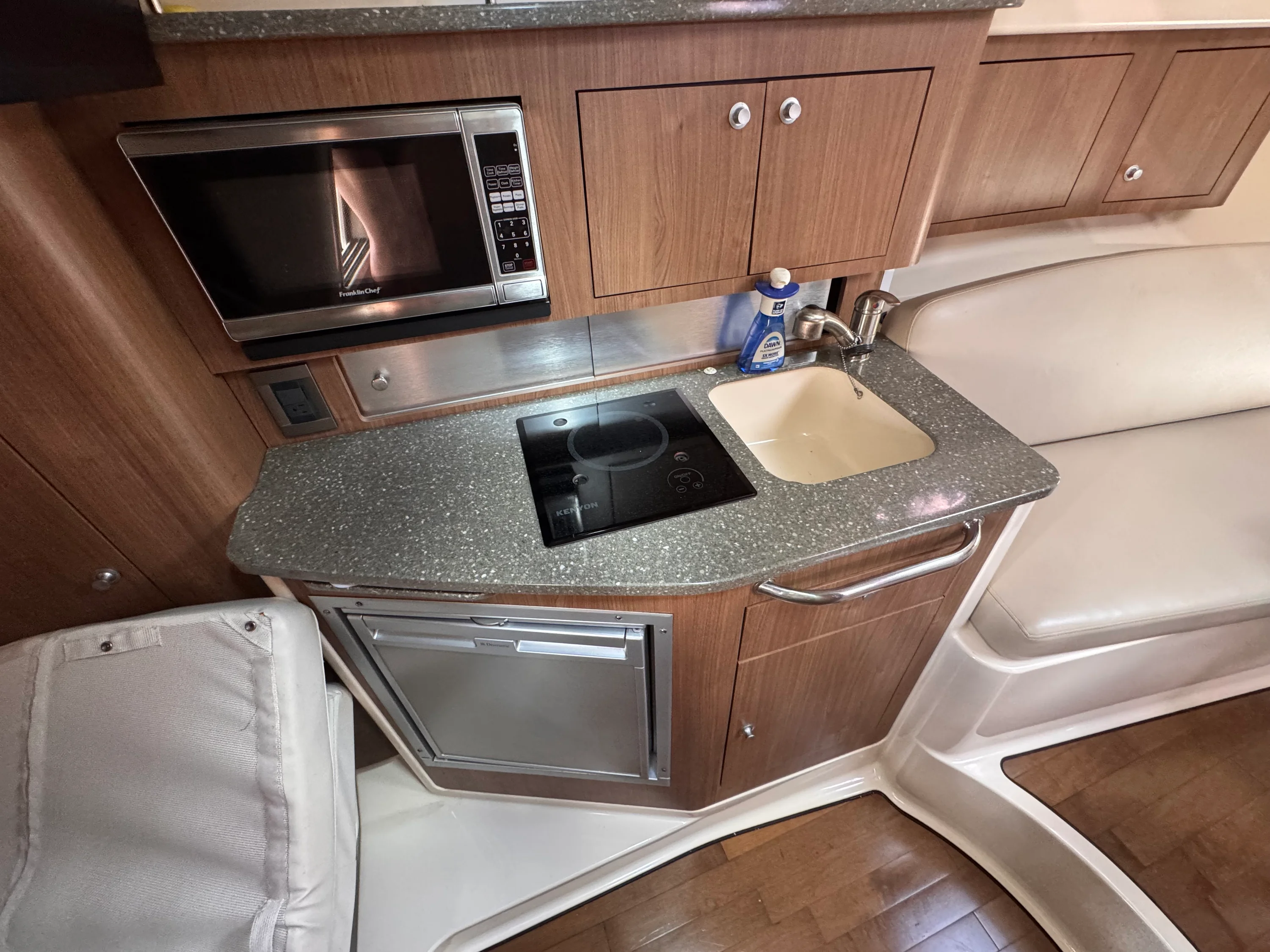 2014 Boston Whaler 315 CONQUEST Image Thumbnail #38