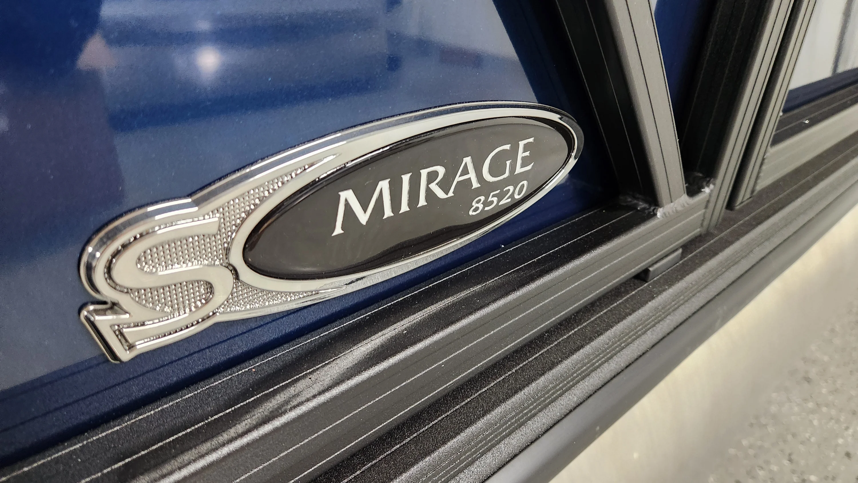 2026 Sylvan Mirage 8520 Party Fish Image Thumbnail #2