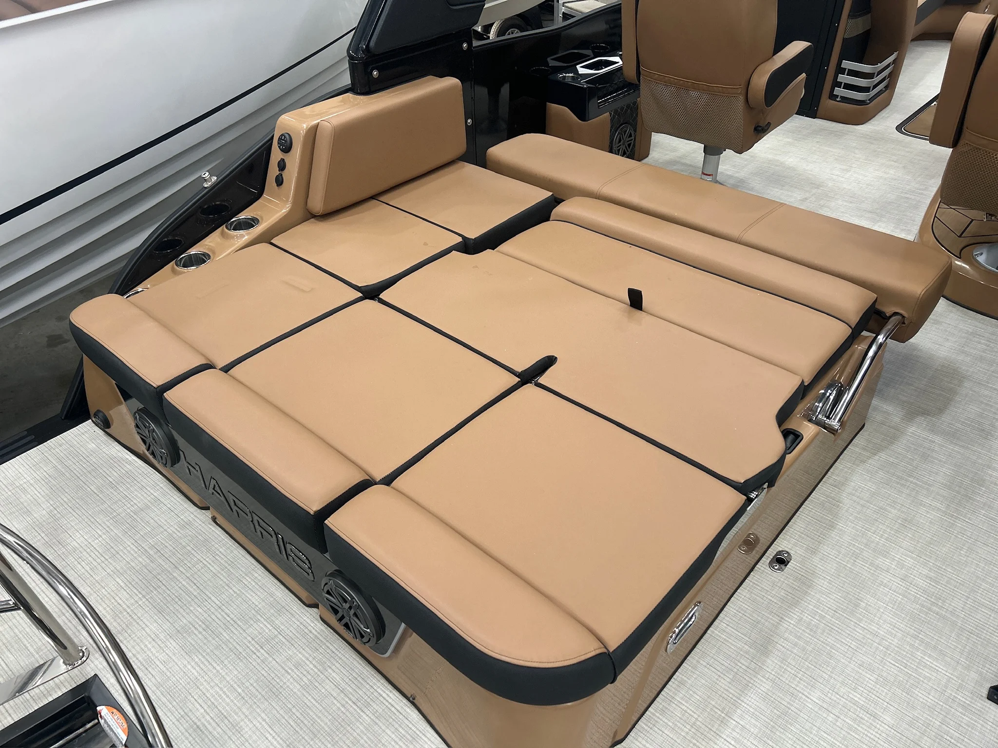 2025 Harris GRAND MARINER 250 Image Thumbnail #6