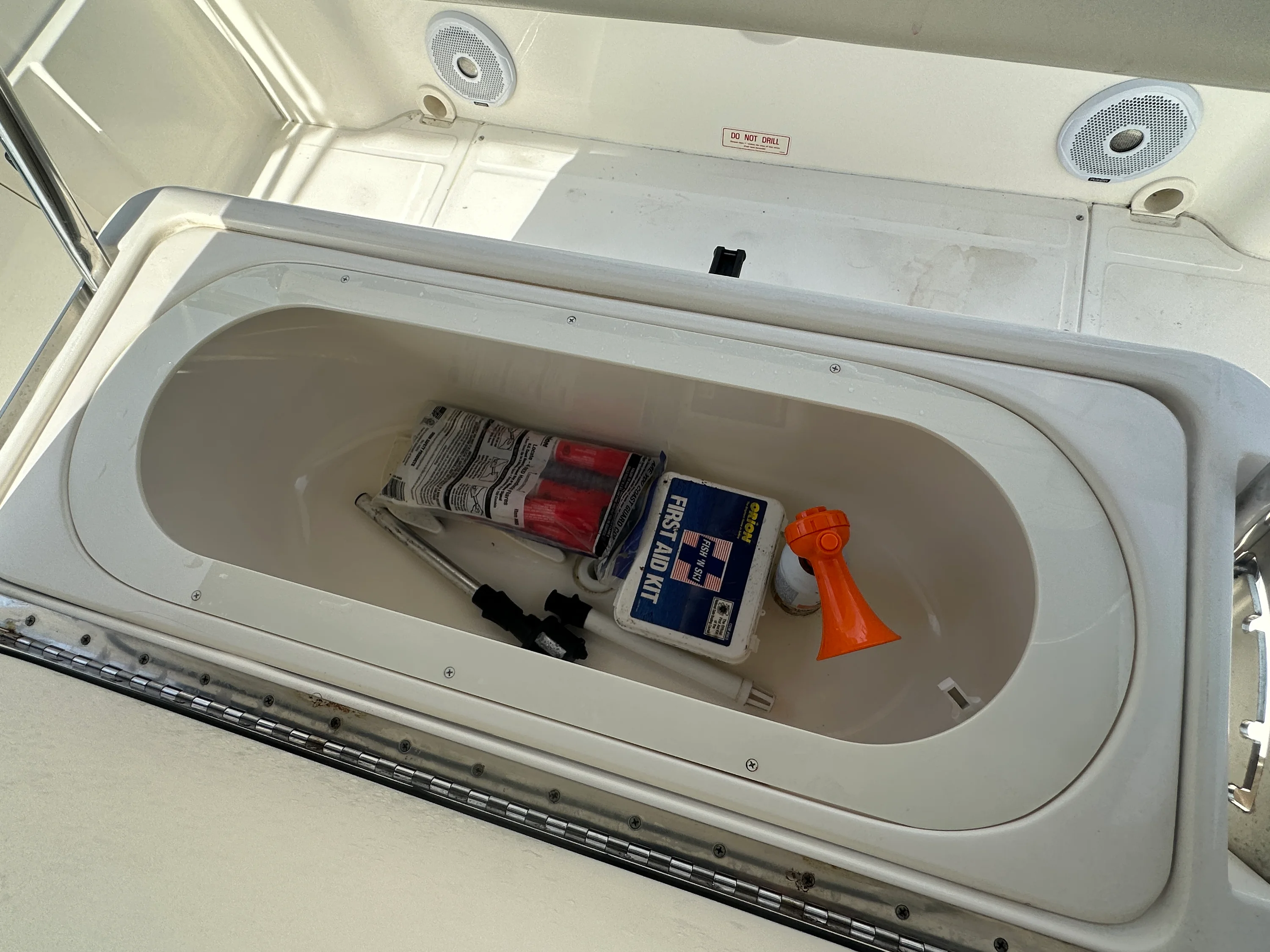 2005 Boston Whaler 220 DAUNTLESS Image Thumbnail #11