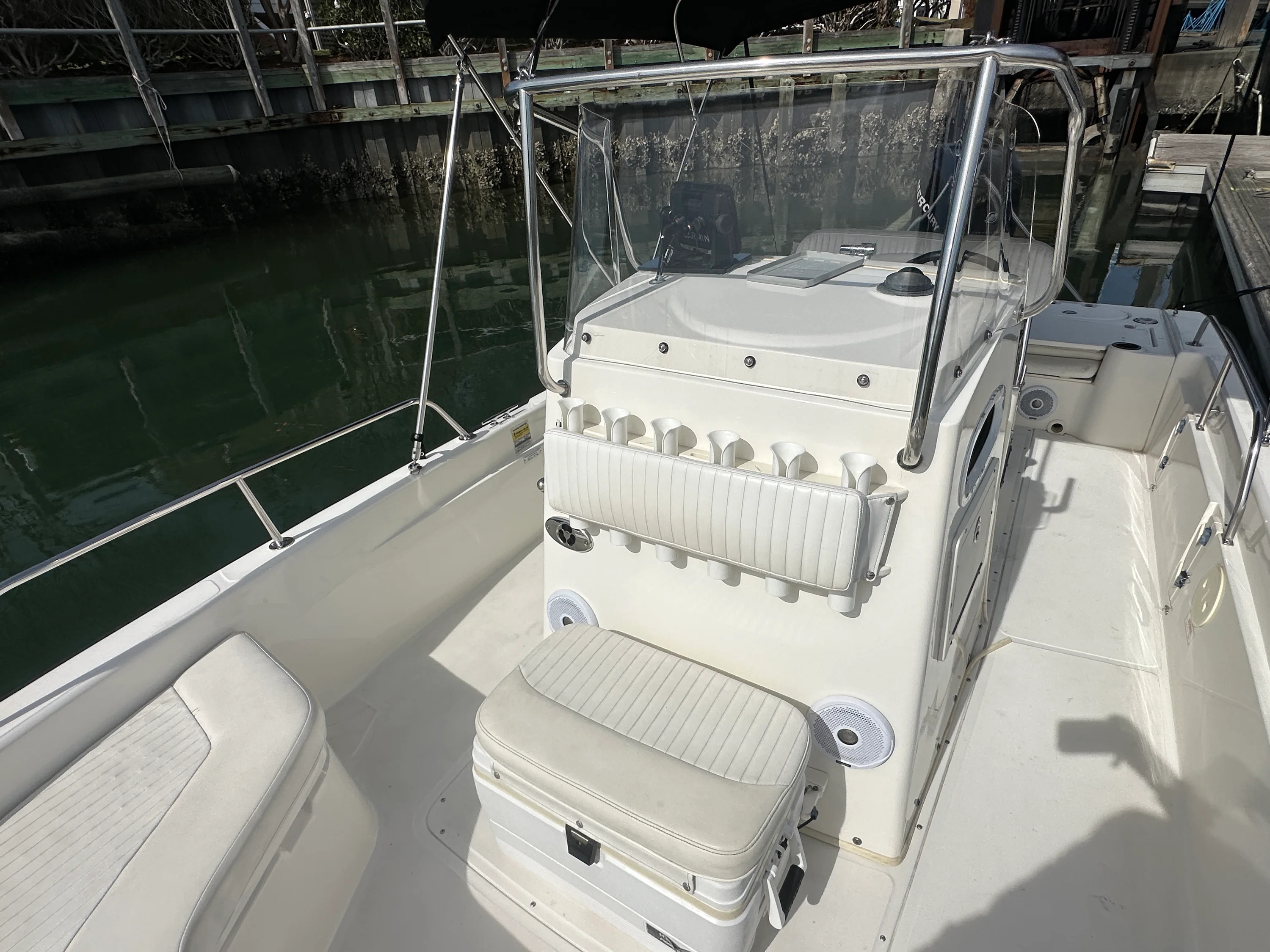 2005 Boston Whaler 220 DAUNTLESS Image Thumbnail #7