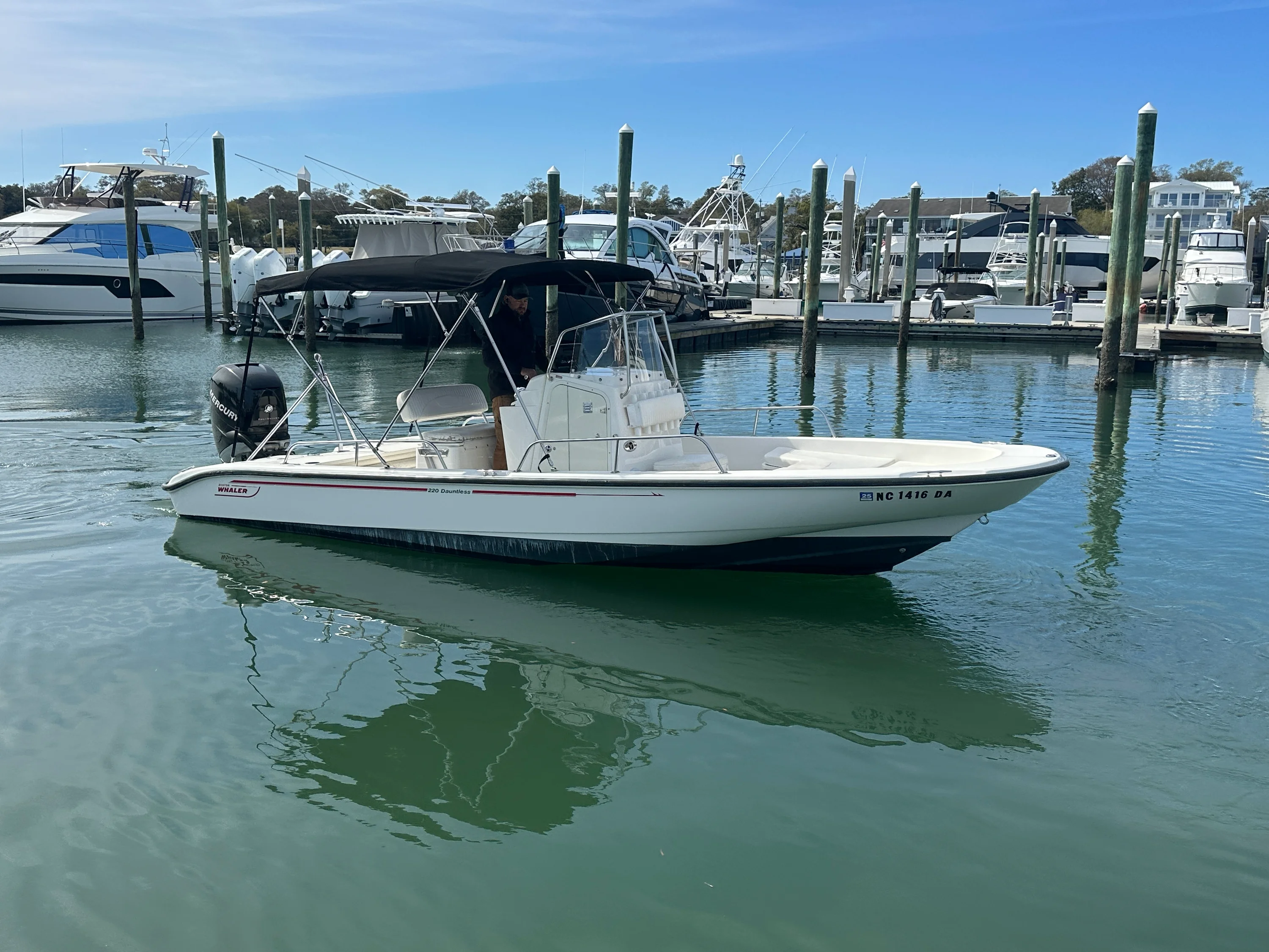 2005 Boston Whaler 220 DAUNTLESS Image Thumbnail #3