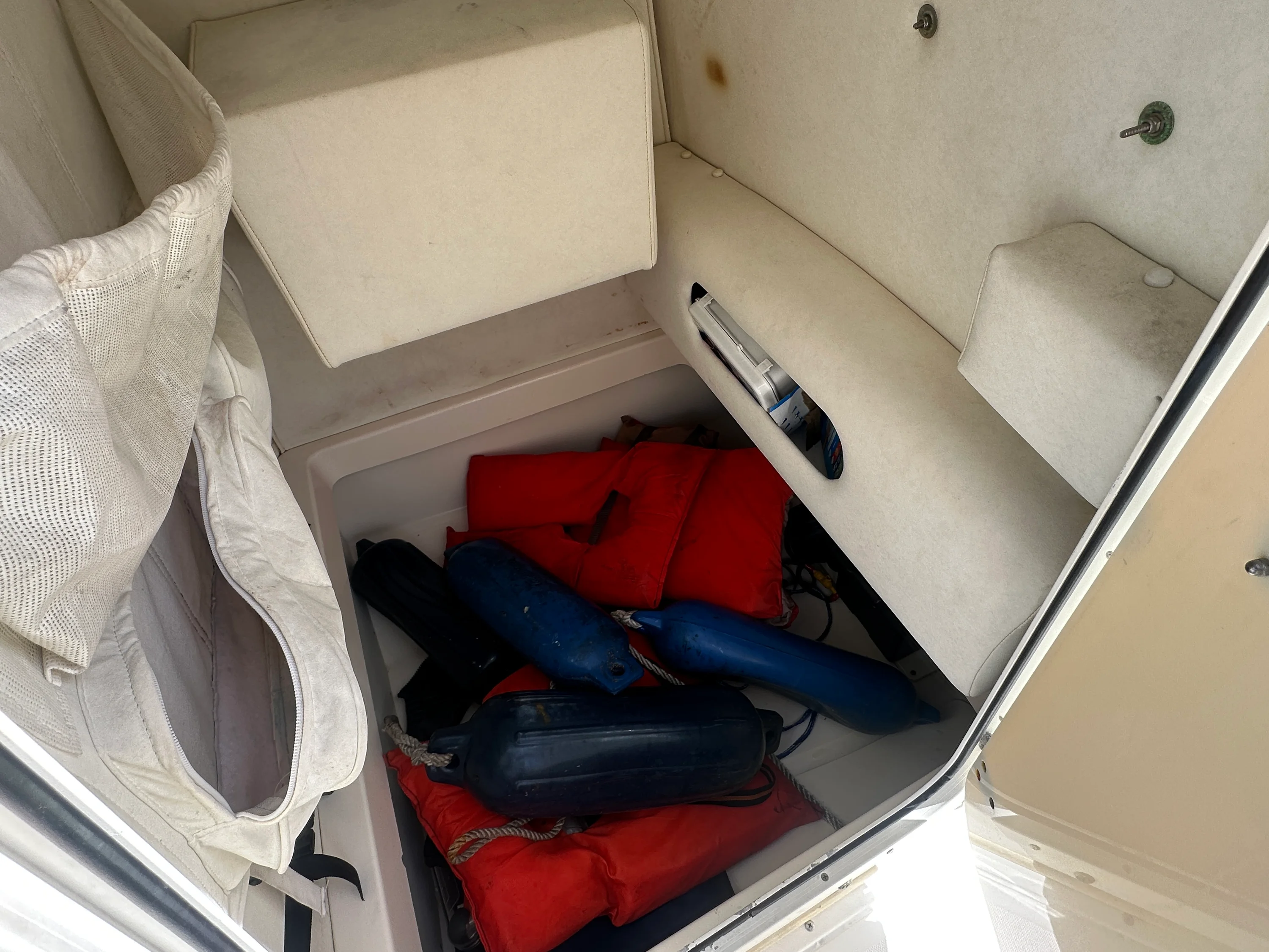 2005 Boston Whaler 220 DAUNTLESS Image Thumbnail #8