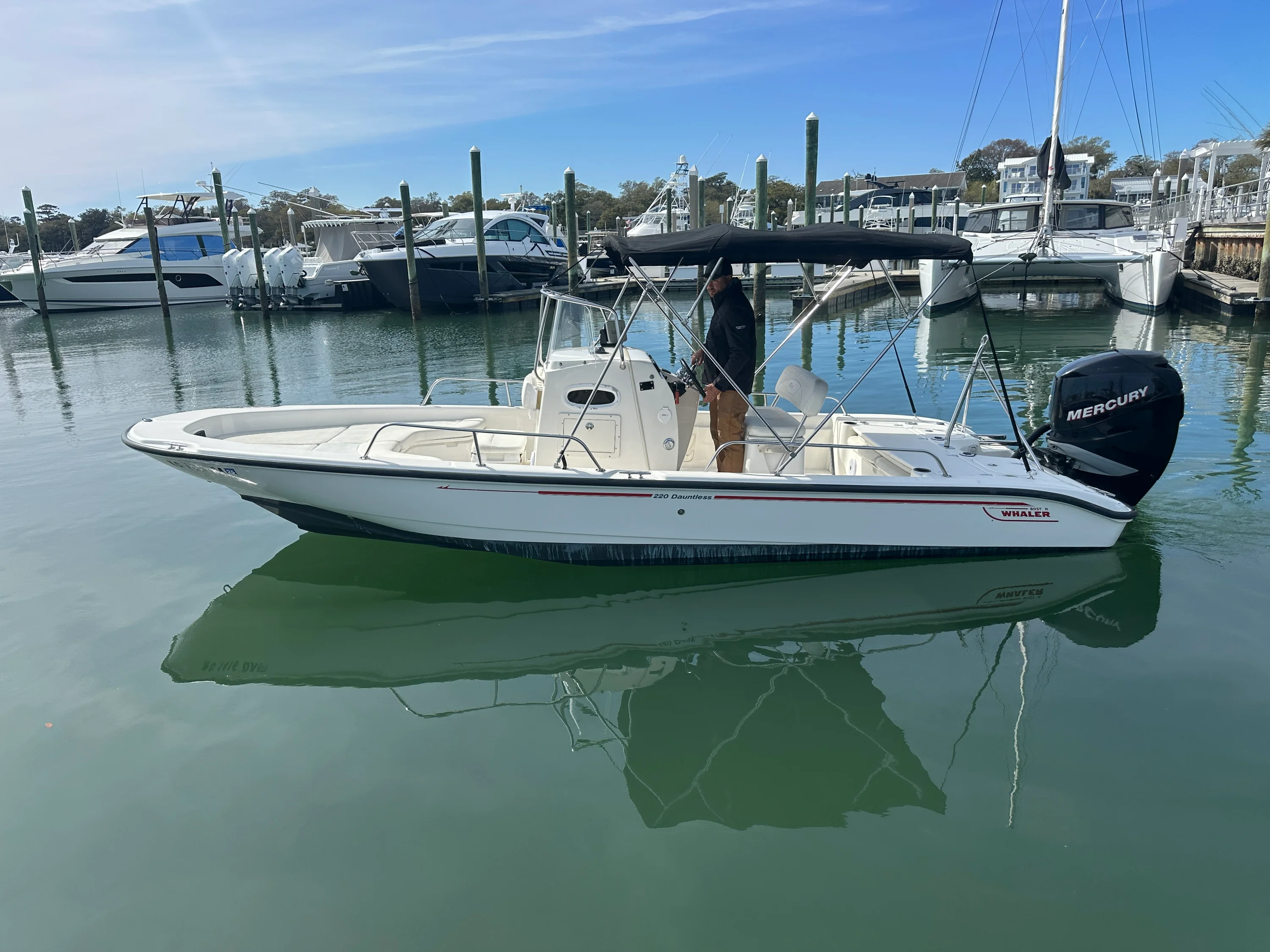 2005 Boston Whaler 220 DAUNTLESS Image Thumbnail #0