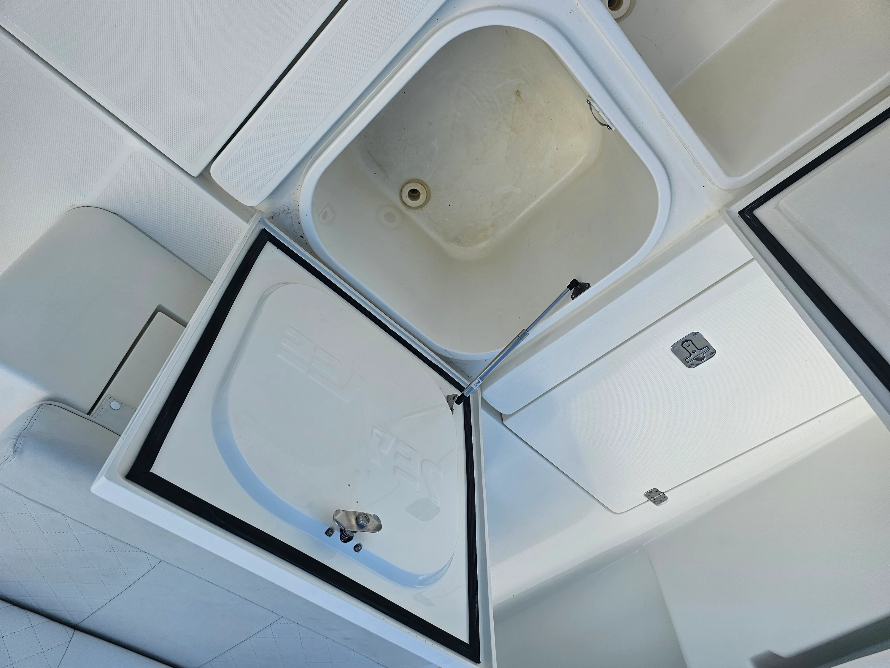 2015 SeaVee 320Z Image Thumbnail #50