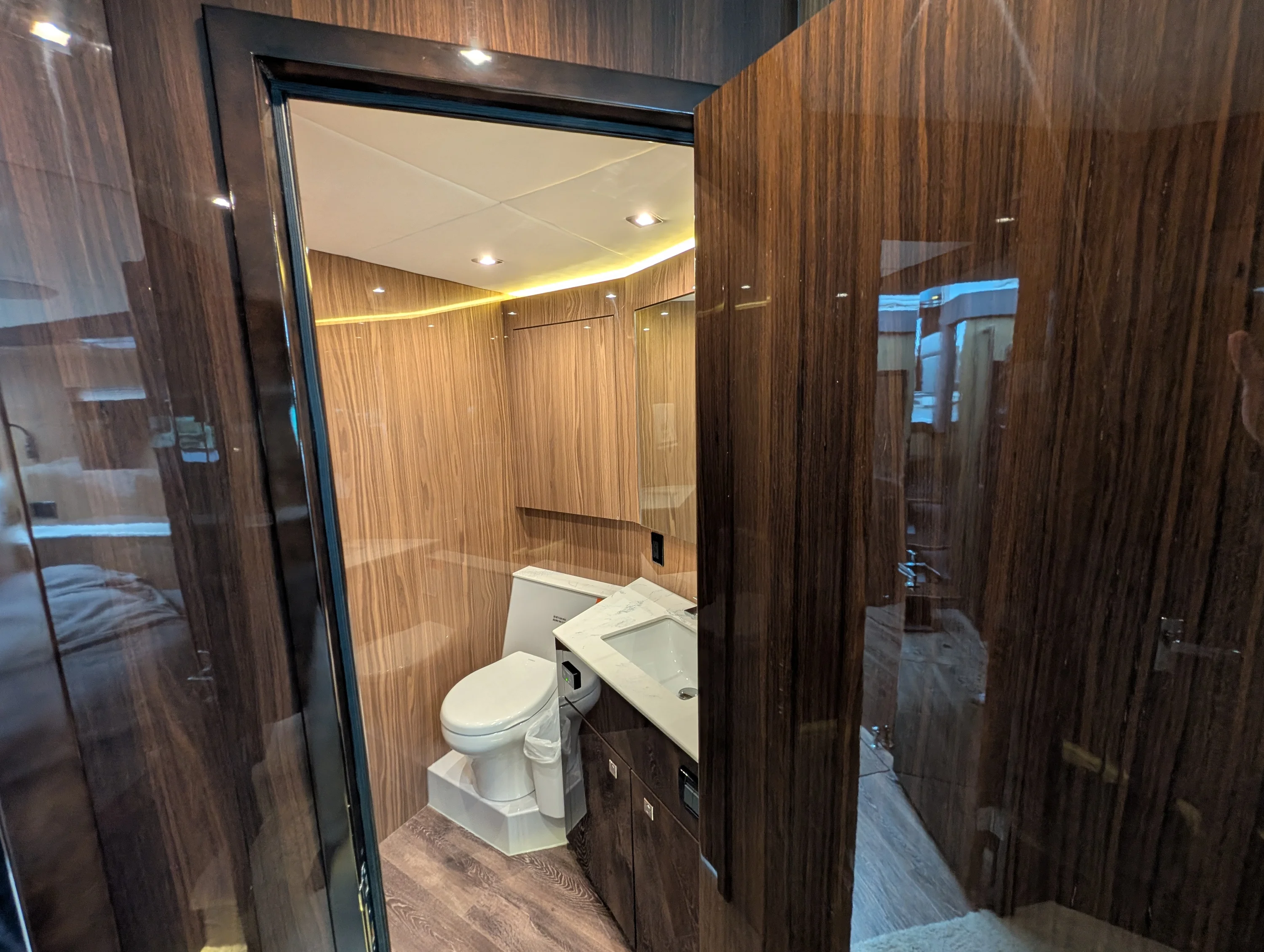 2022 Cruisers Yachts 54 Cantius Image Thumbnail #50