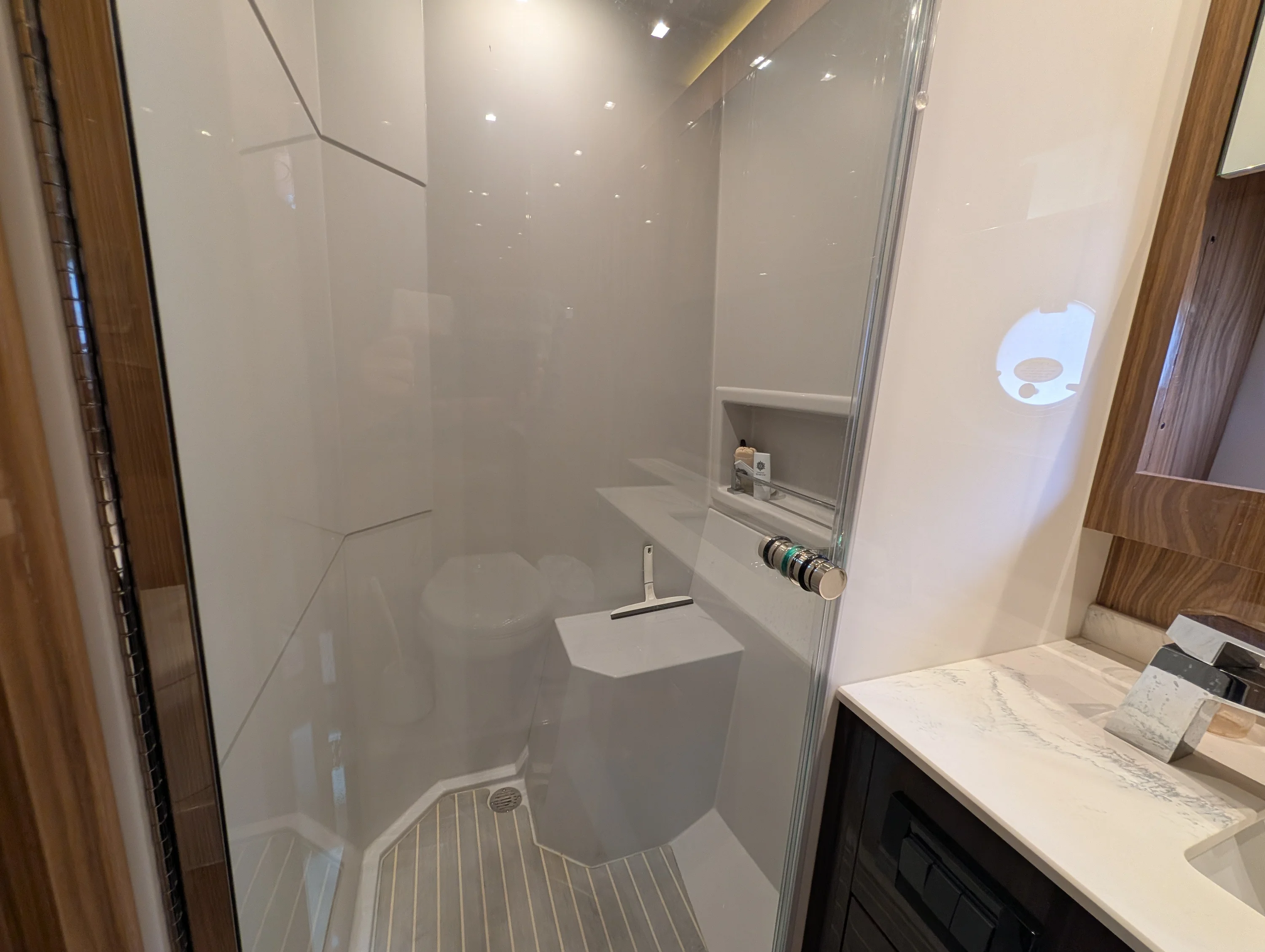 2022 Cruisers Yachts 54 Cantius Image Thumbnail #40