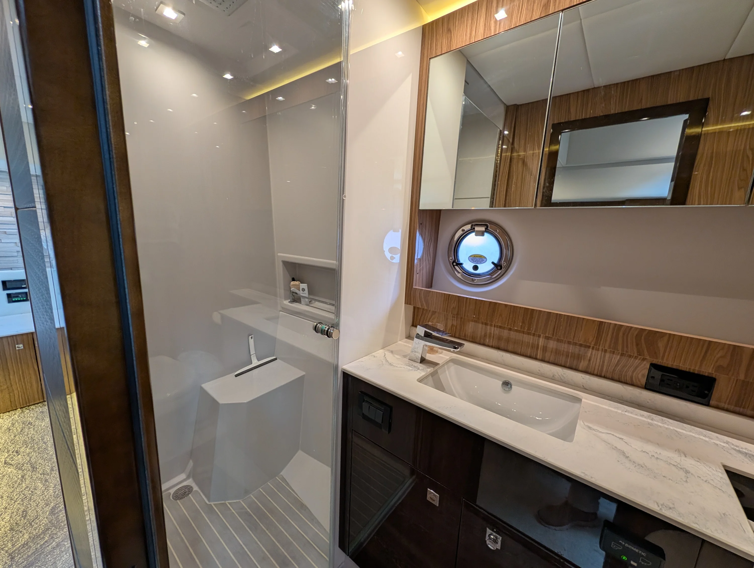 2022 Cruisers Yachts 54 Cantius Image Thumbnail #39