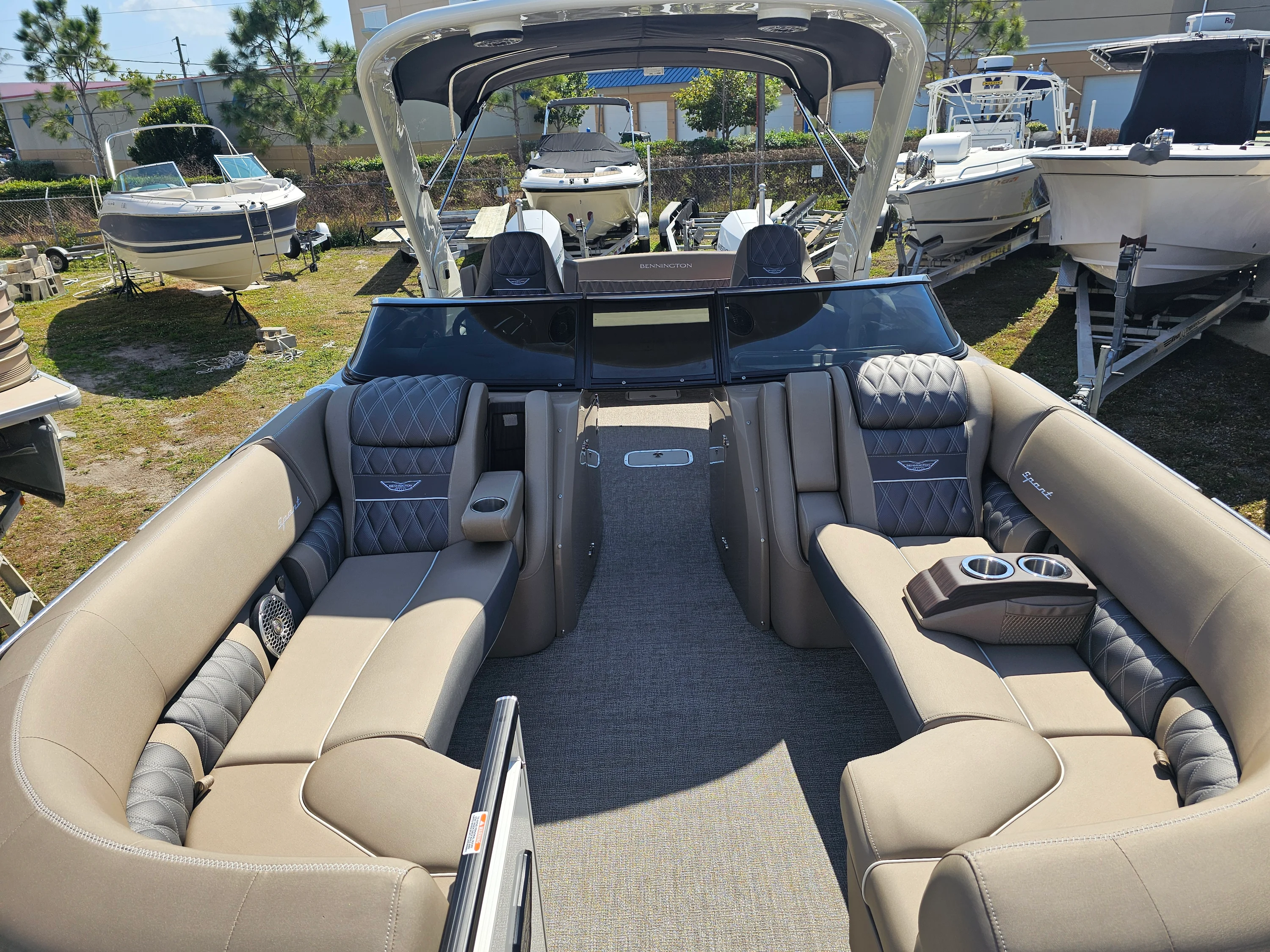 2025 Bennington 27QZ Image Thumbnail #32