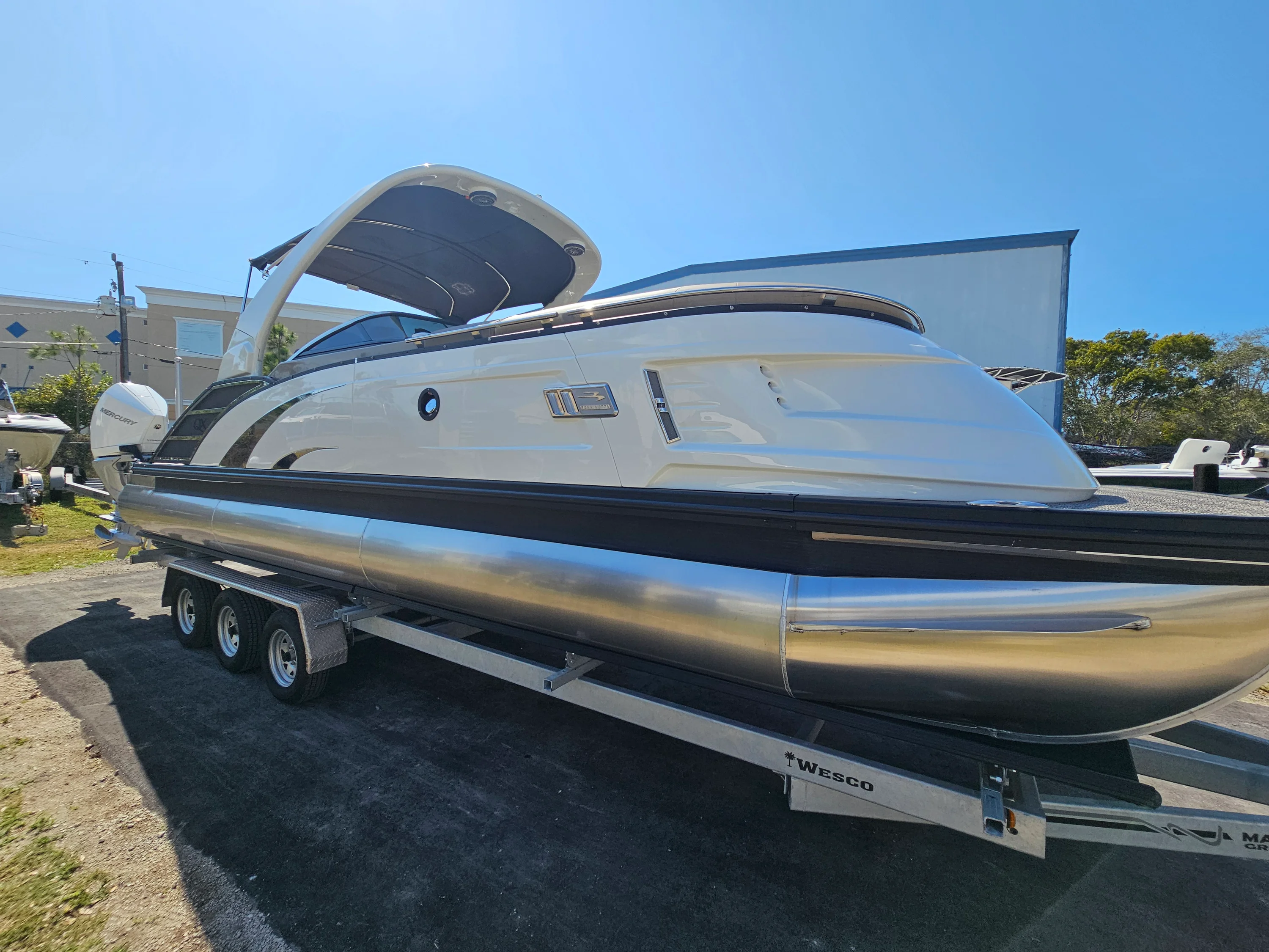 2025 Bennington 27QZ Image Thumbnail #6