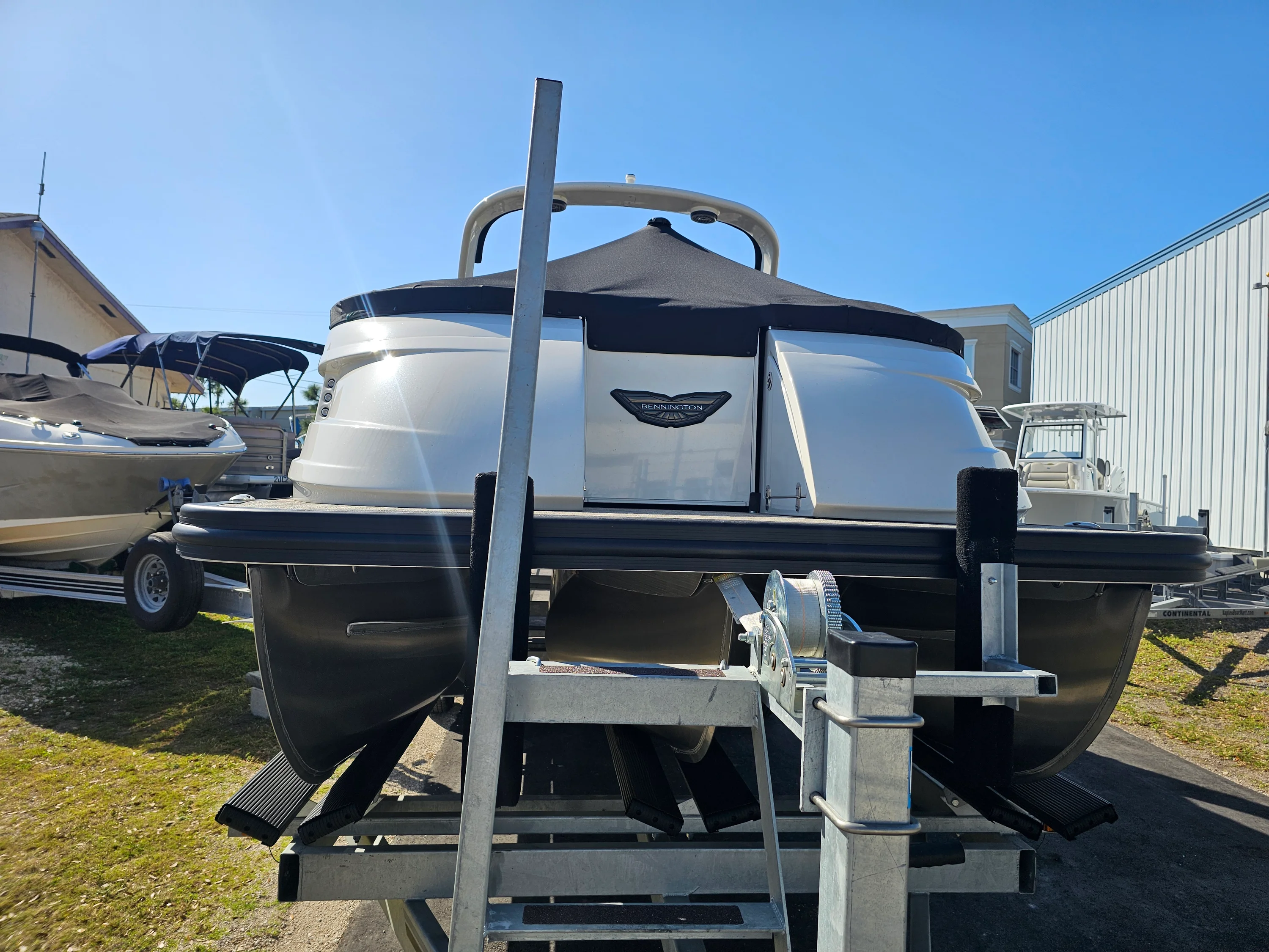 2025 Bennington 27QZ Image Thumbnail #13