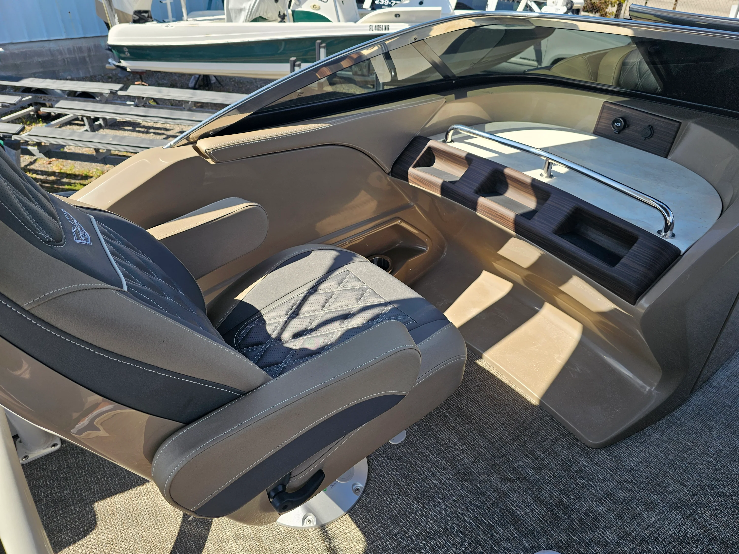 2025 Bennington 27QZ Image Thumbnail #21