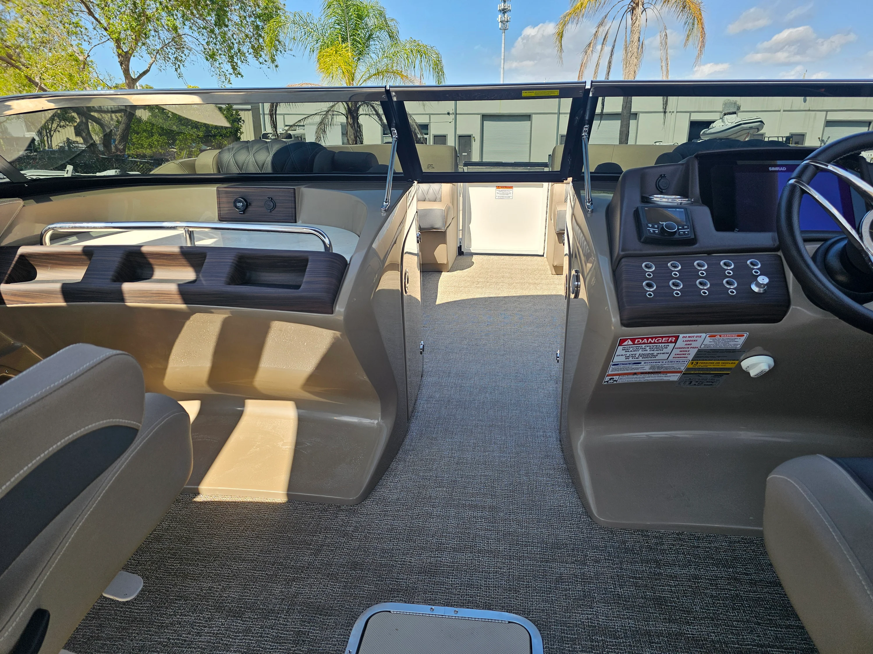 2025 Bennington 27QZ Image Thumbnail #16