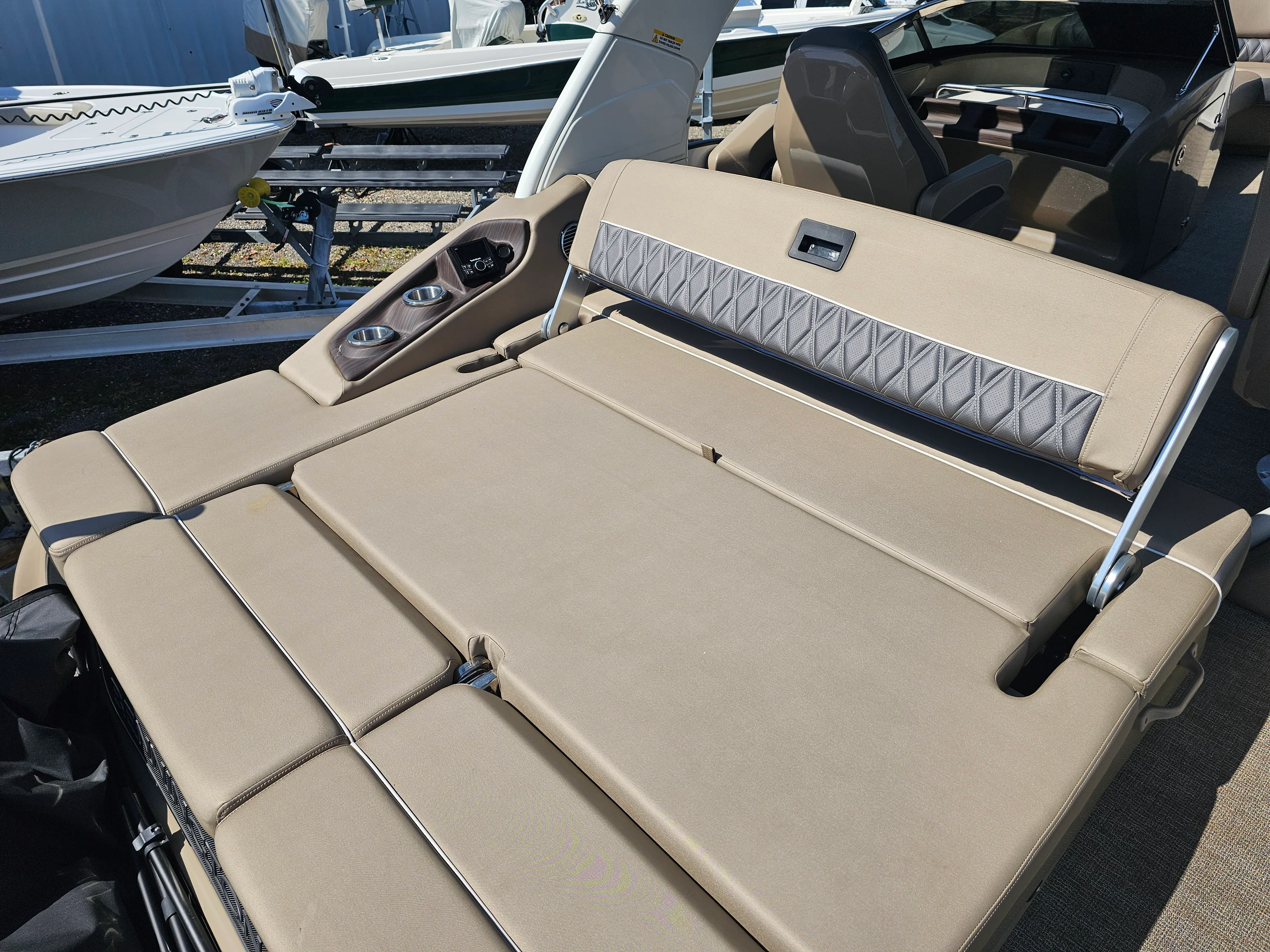 2025 Bennington 27QZ Image Thumbnail #28