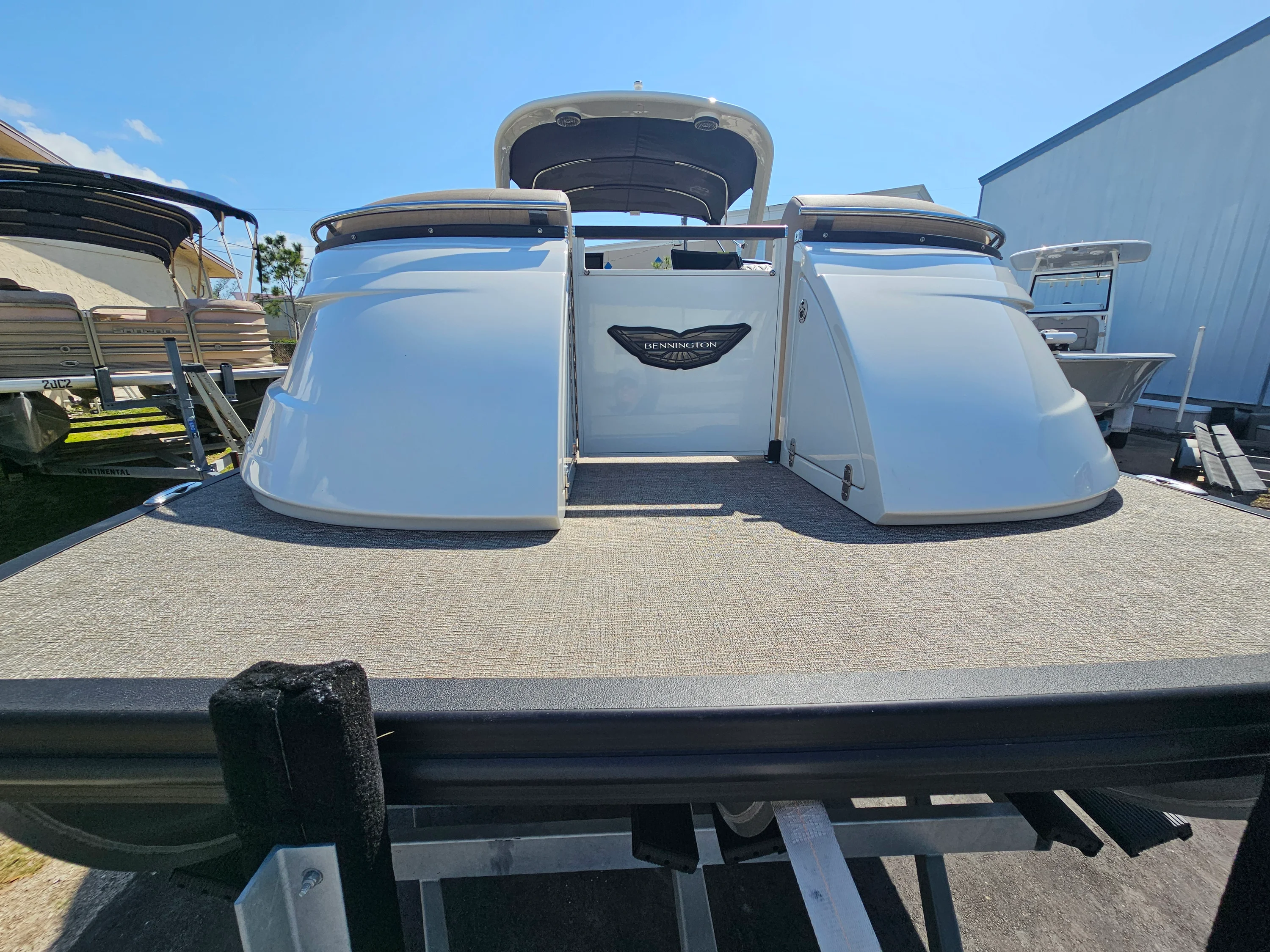 2025 Bennington 27QZ Image Thumbnail #14