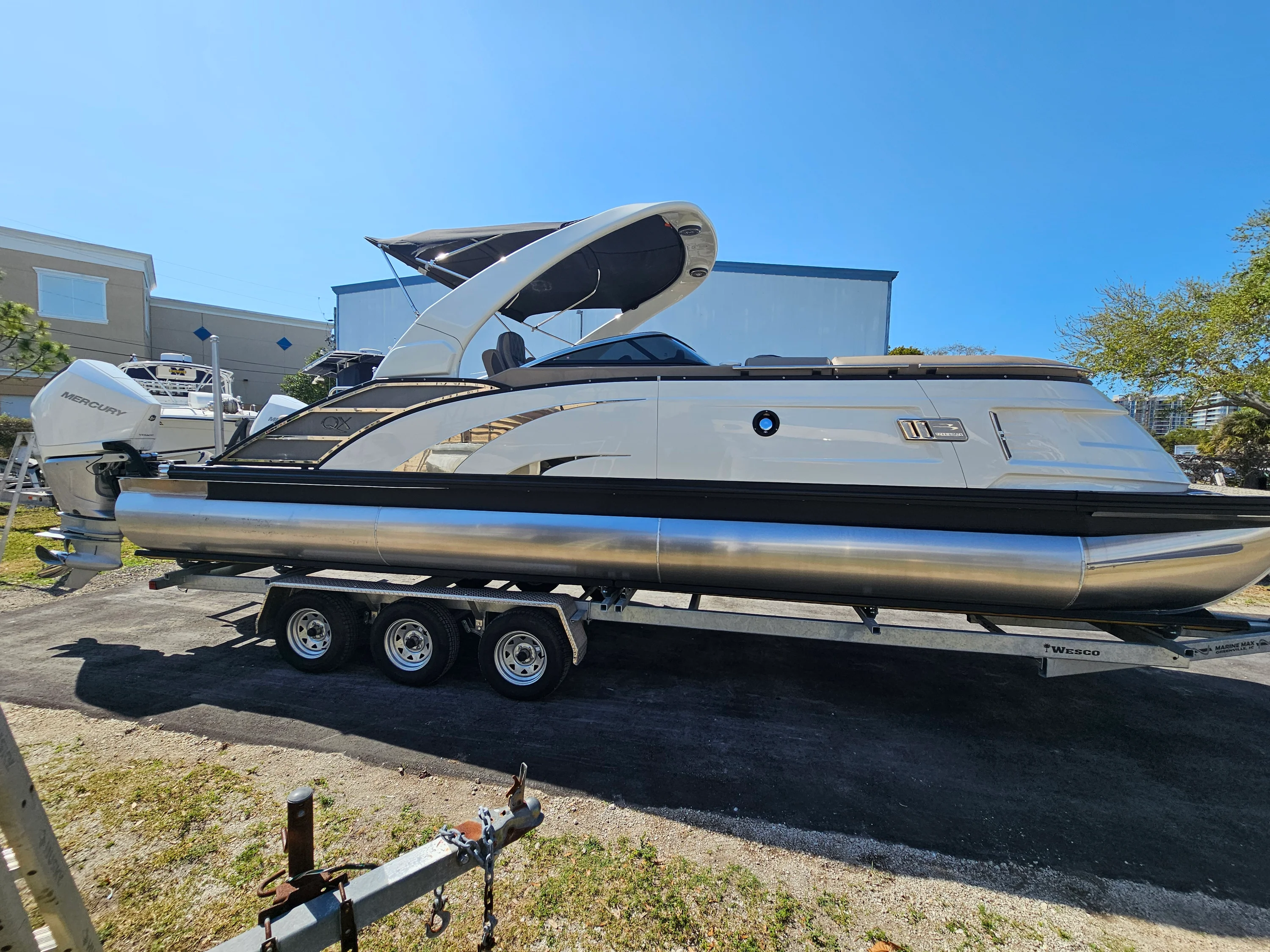 2025 Bennington 27QZ Image Thumbnail #2