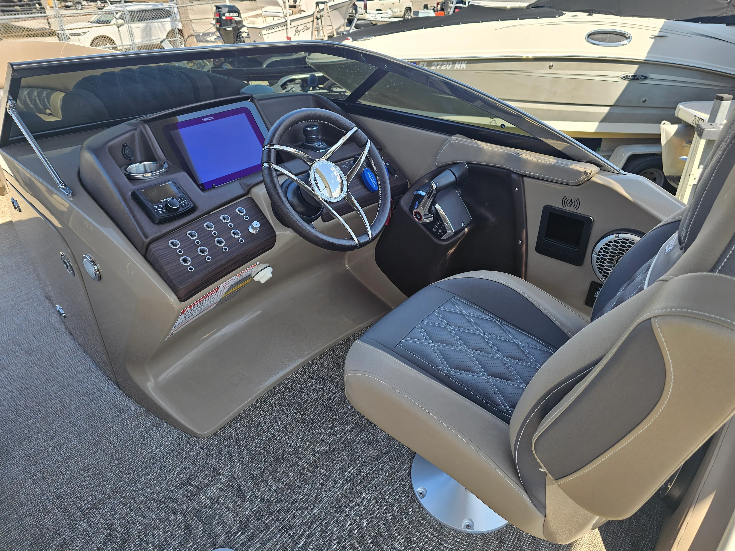 2025 Bennington 27QZ Image Thumbnail #18