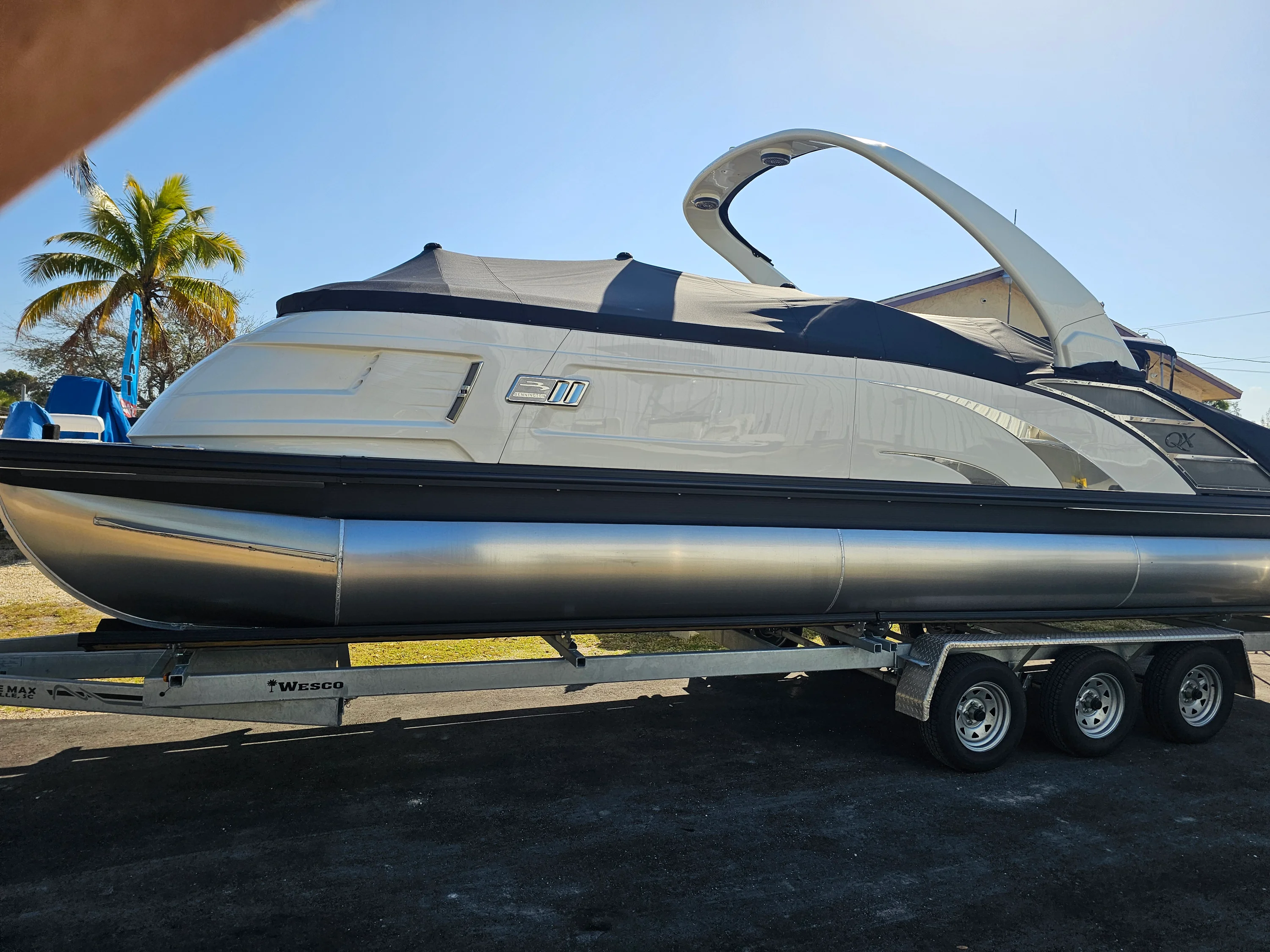 2025 Bennington 27QZ Image Thumbnail #4