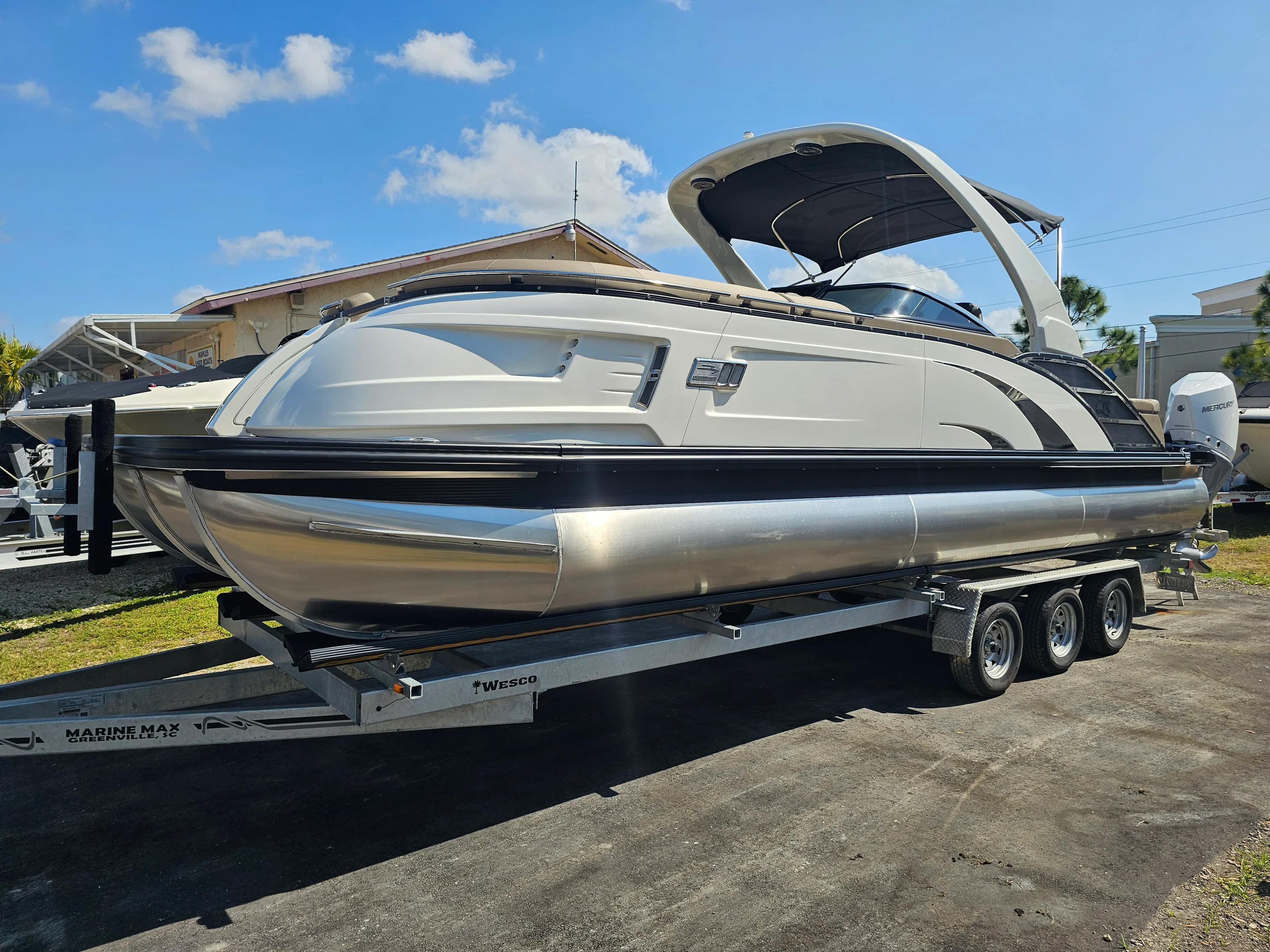 2025 Bennington 27QZ Image Thumbnail #1