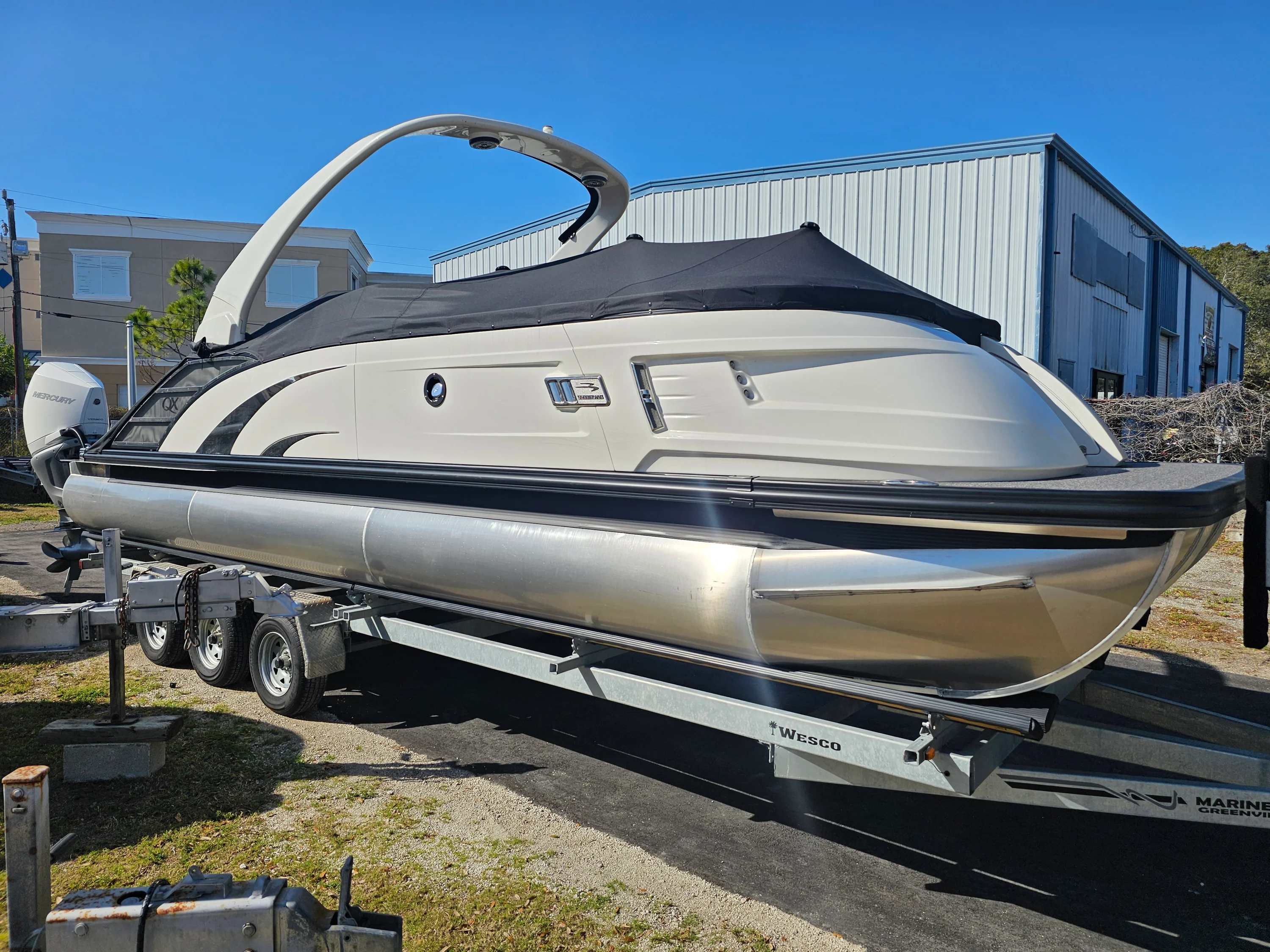 2025 Bennington 27QZ Image Thumbnail #3