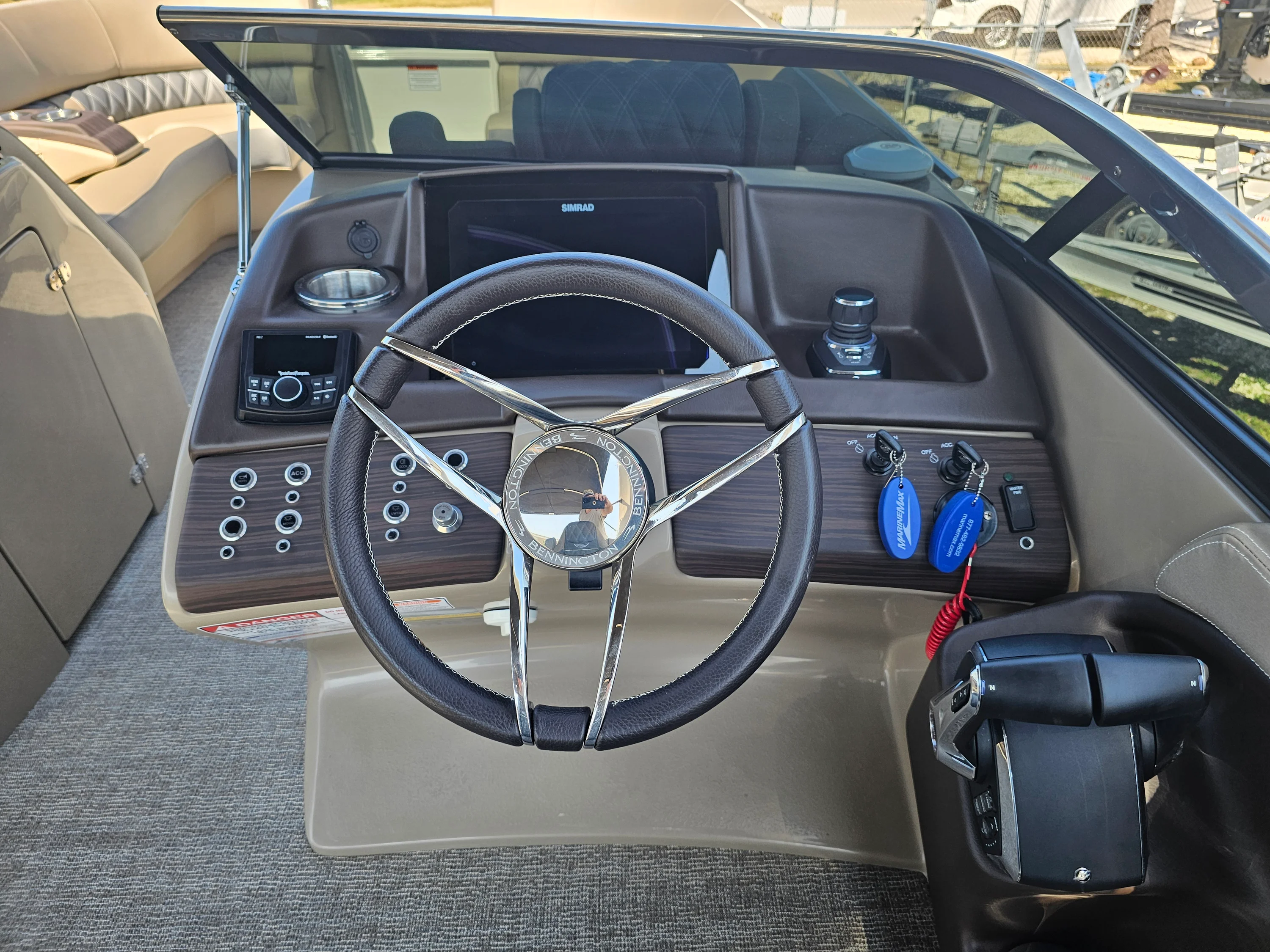 2025 Bennington 27QZ Image Thumbnail #19