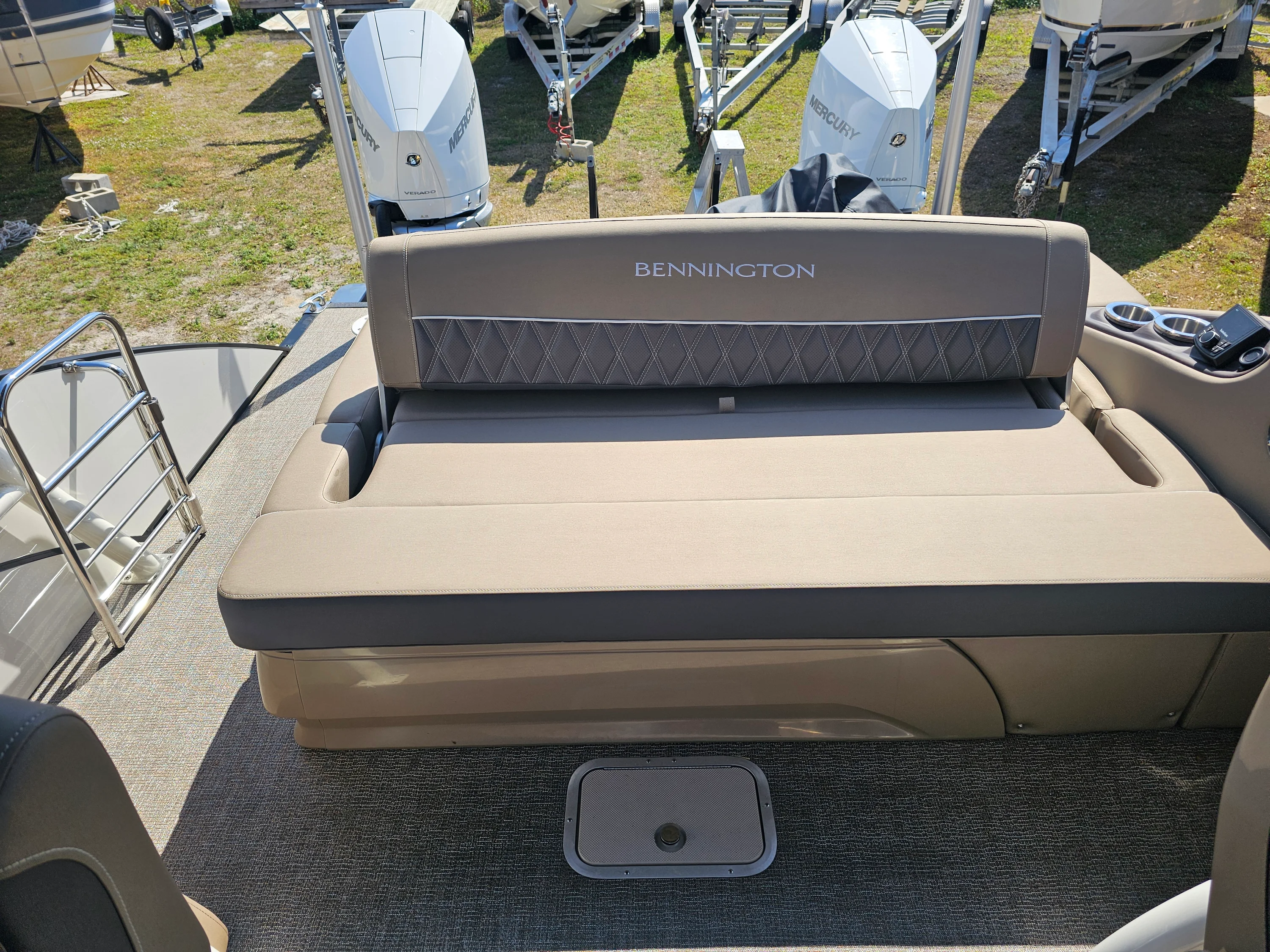 2025 Bennington 27QZ Image Thumbnail #30