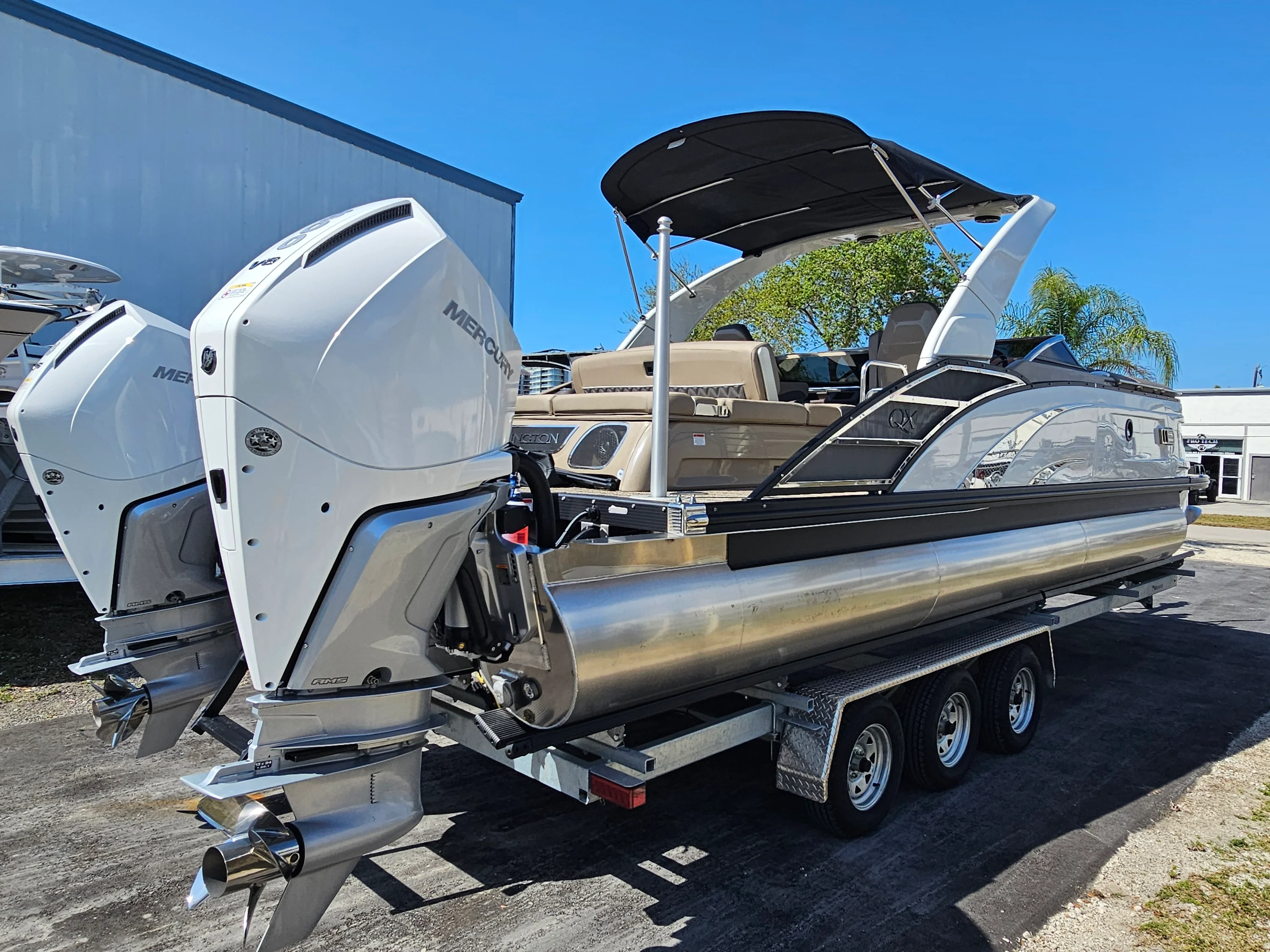 2025 Bennington 27QZ Image Thumbnail #10