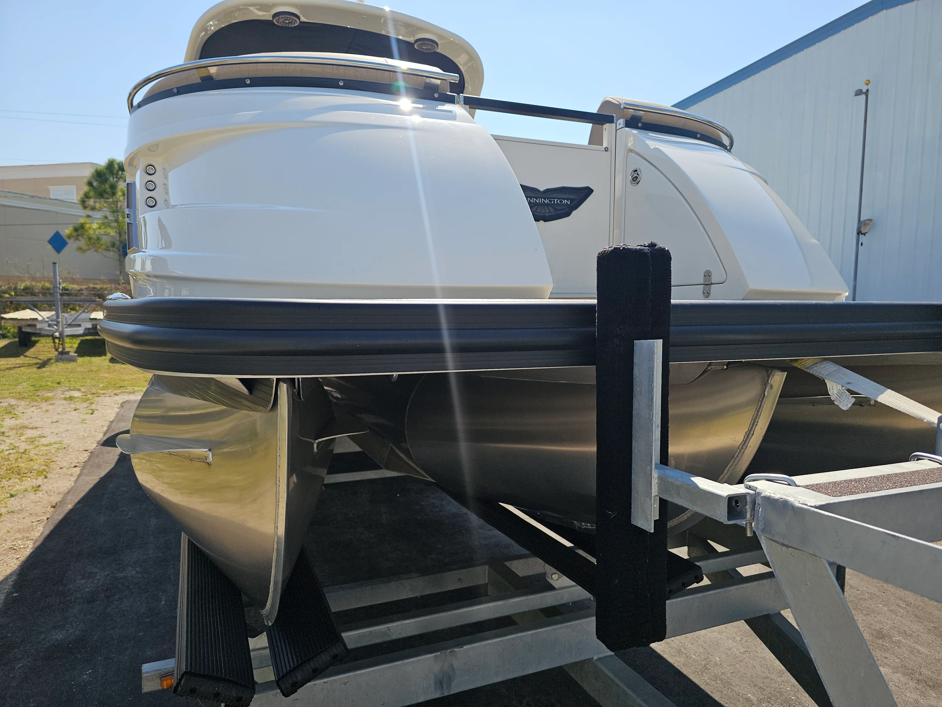 2025 Bennington 27QZ Image Thumbnail #15