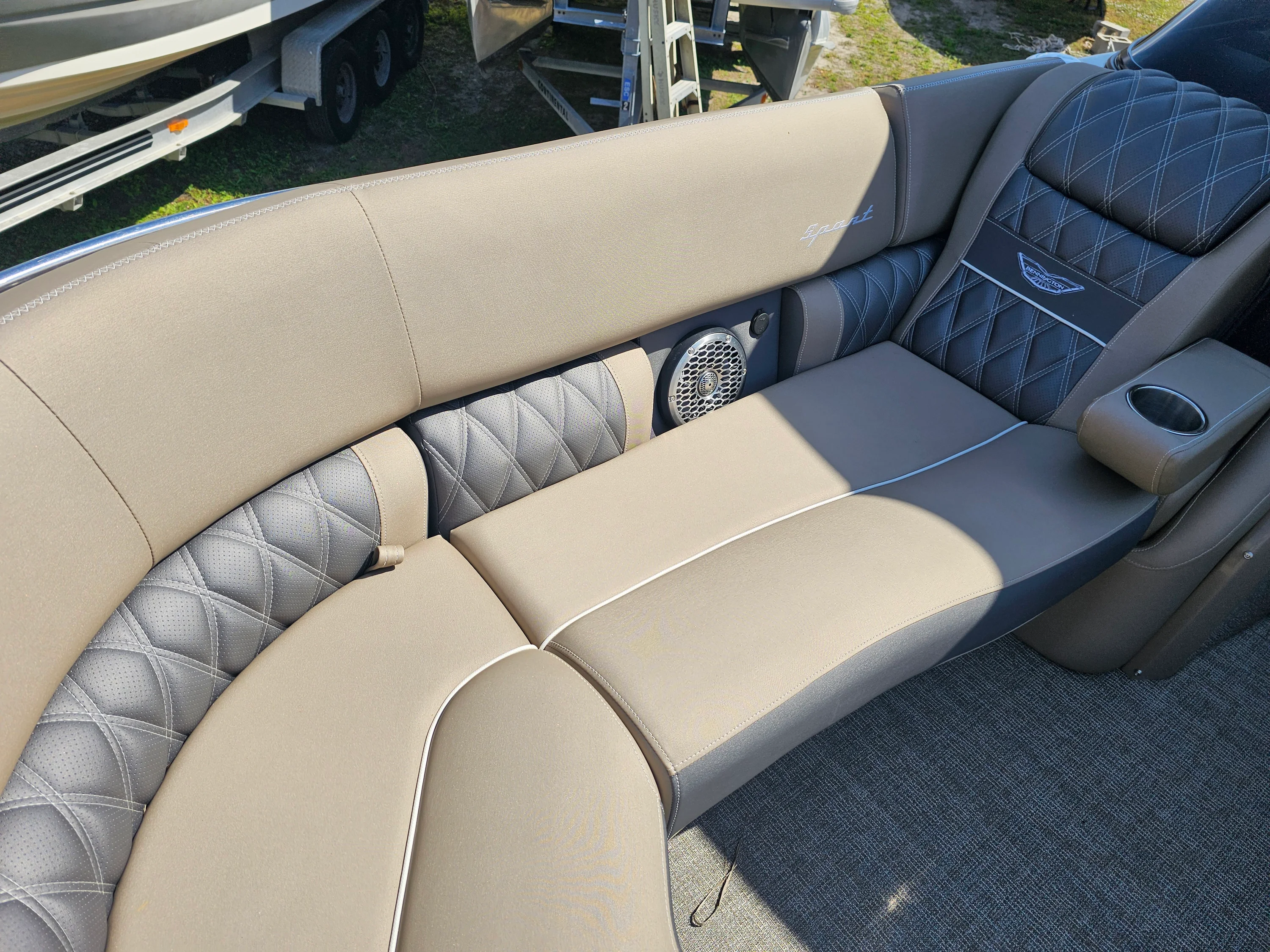 2025 Bennington 27QZ Image Thumbnail #33