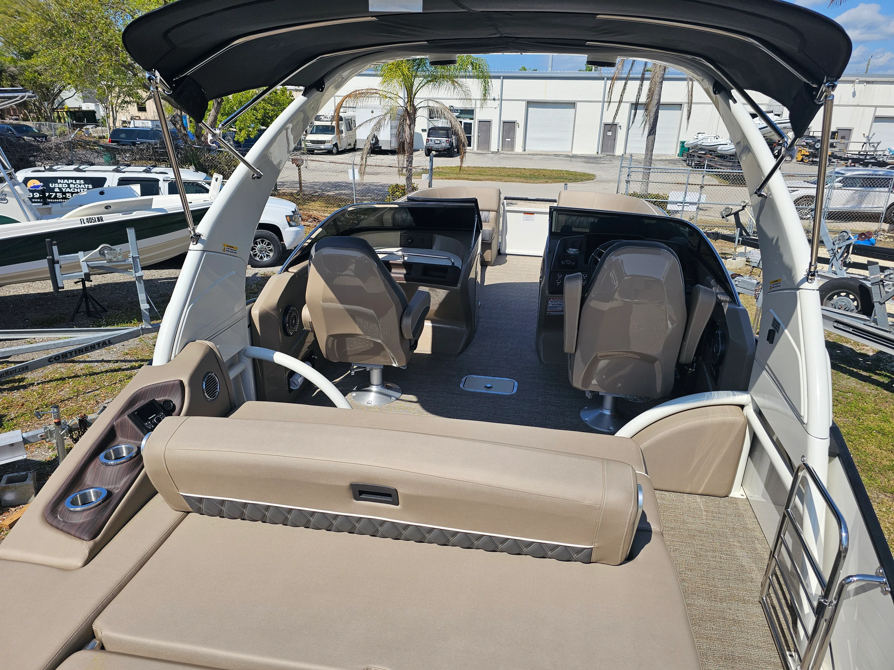 2025 Bennington 27QZ Image Thumbnail #17