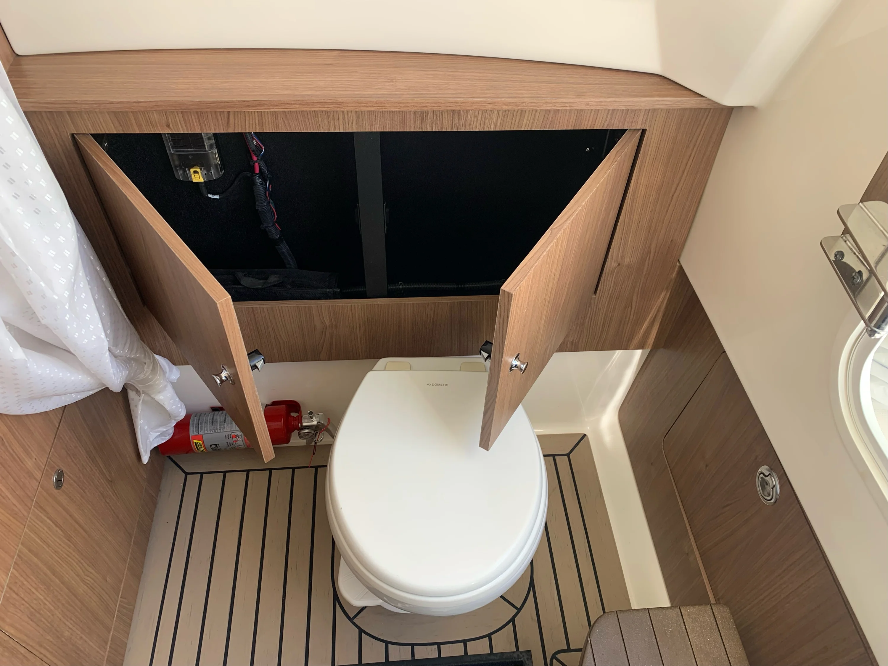 2019 Boston Whaler 350 OUTRAGE Image Thumbnail #15