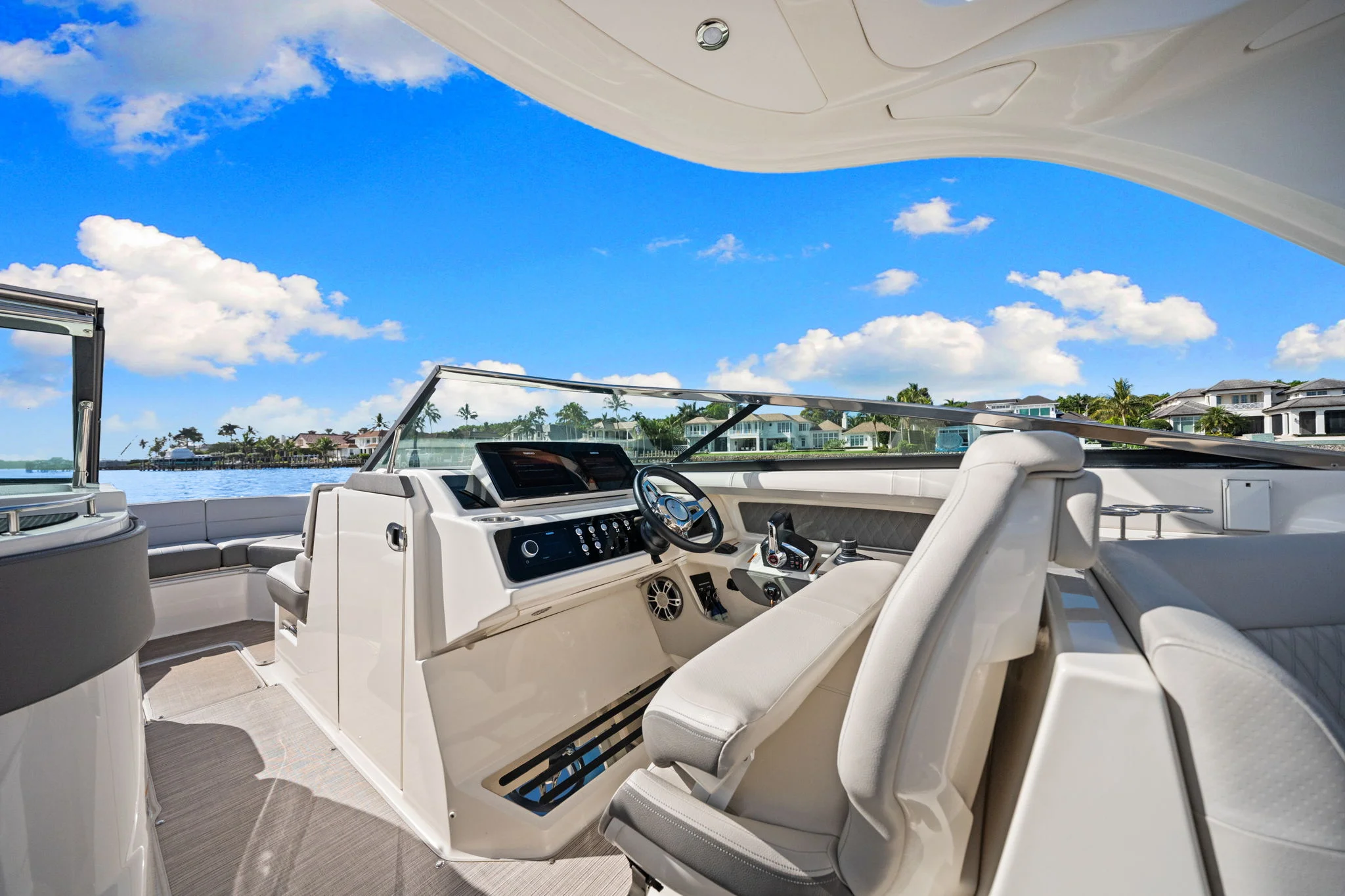 2023 Sea Ray 310 SLX OB Image Thumbnail #30