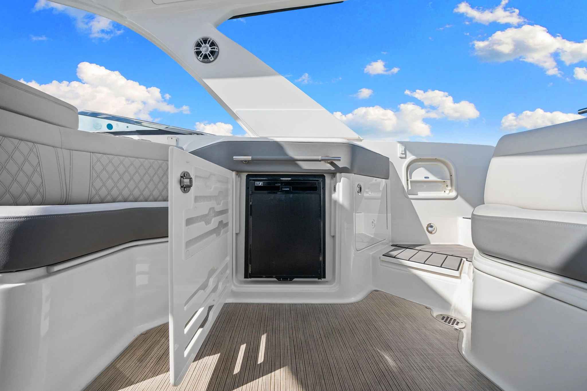 2023 Sea Ray 310 SLX OB Image Thumbnail #24