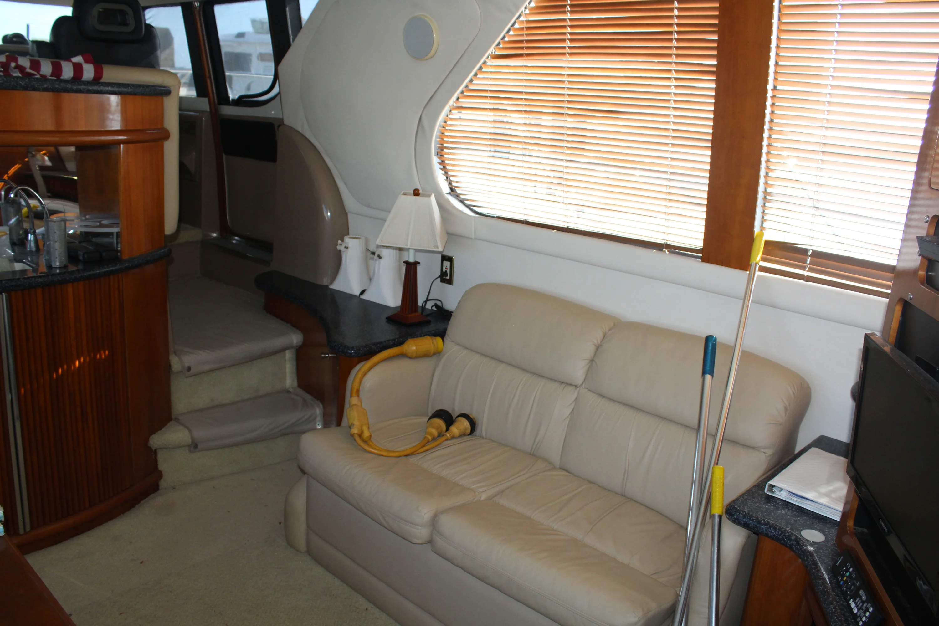 2000 Carver Yachts 450 VOYAGER PILOTHOUSE Image Thumbnail #21