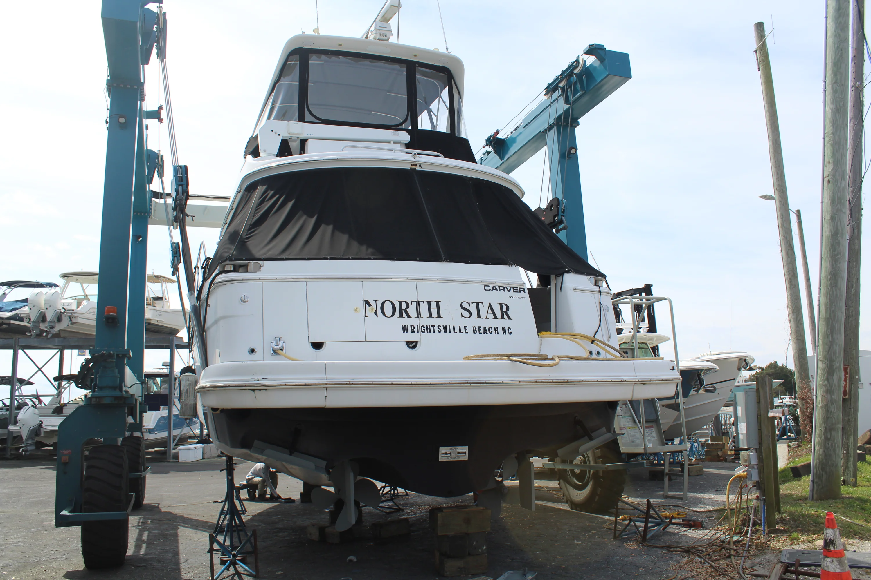 2000 Carver Yachts 450 VOYAGER PILOTHOUSE Image Thumbnail #5