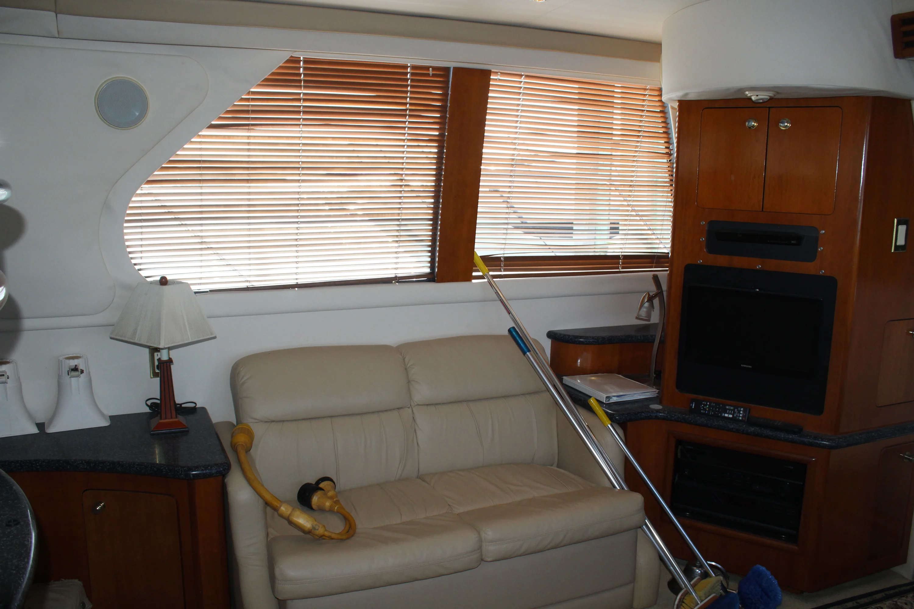 2000 Carver Yachts 450 VOYAGER PILOTHOUSE Image Thumbnail #23