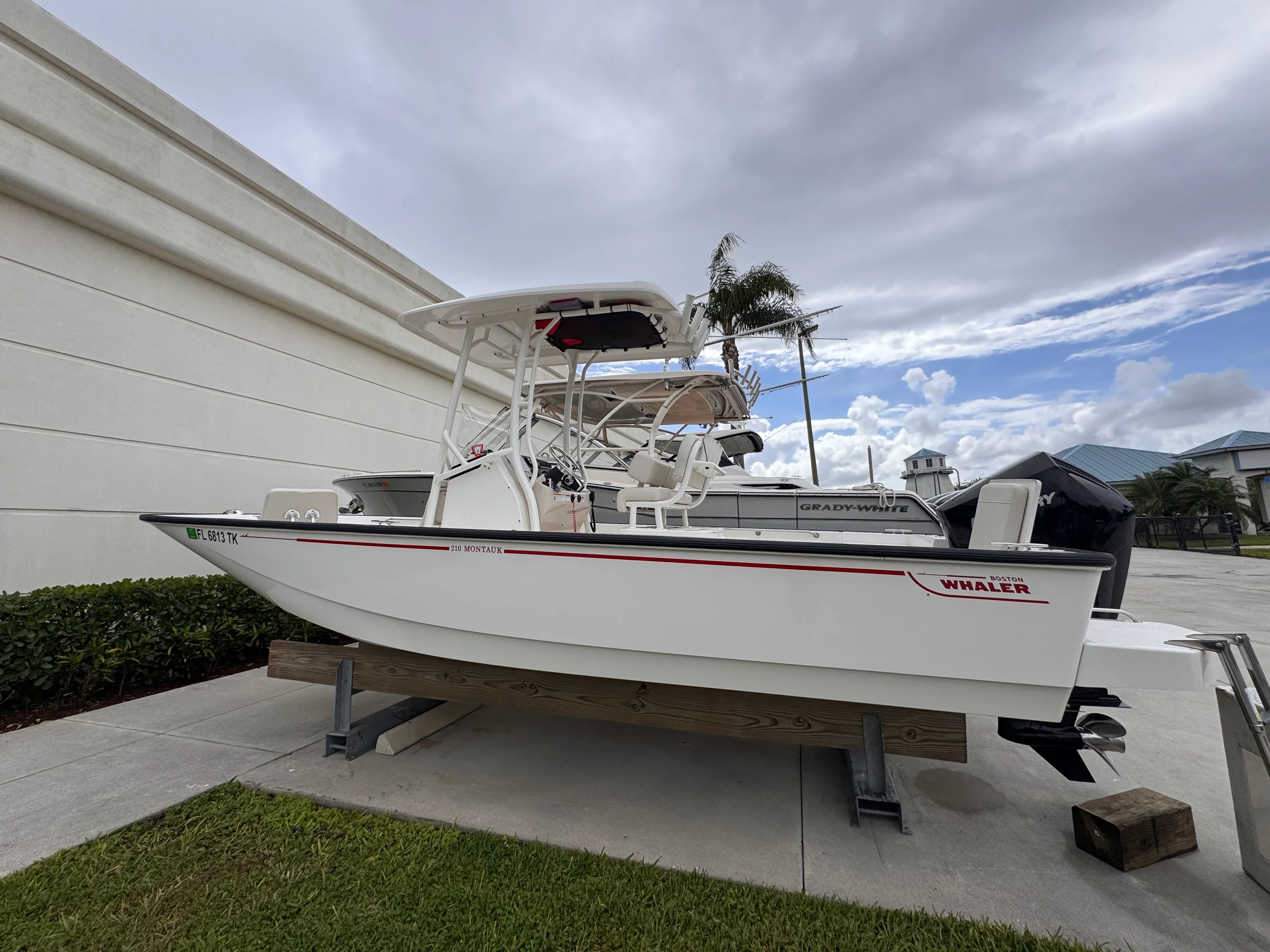 2023 Boston Whaler 210 Montauk Image Thumbnail #1