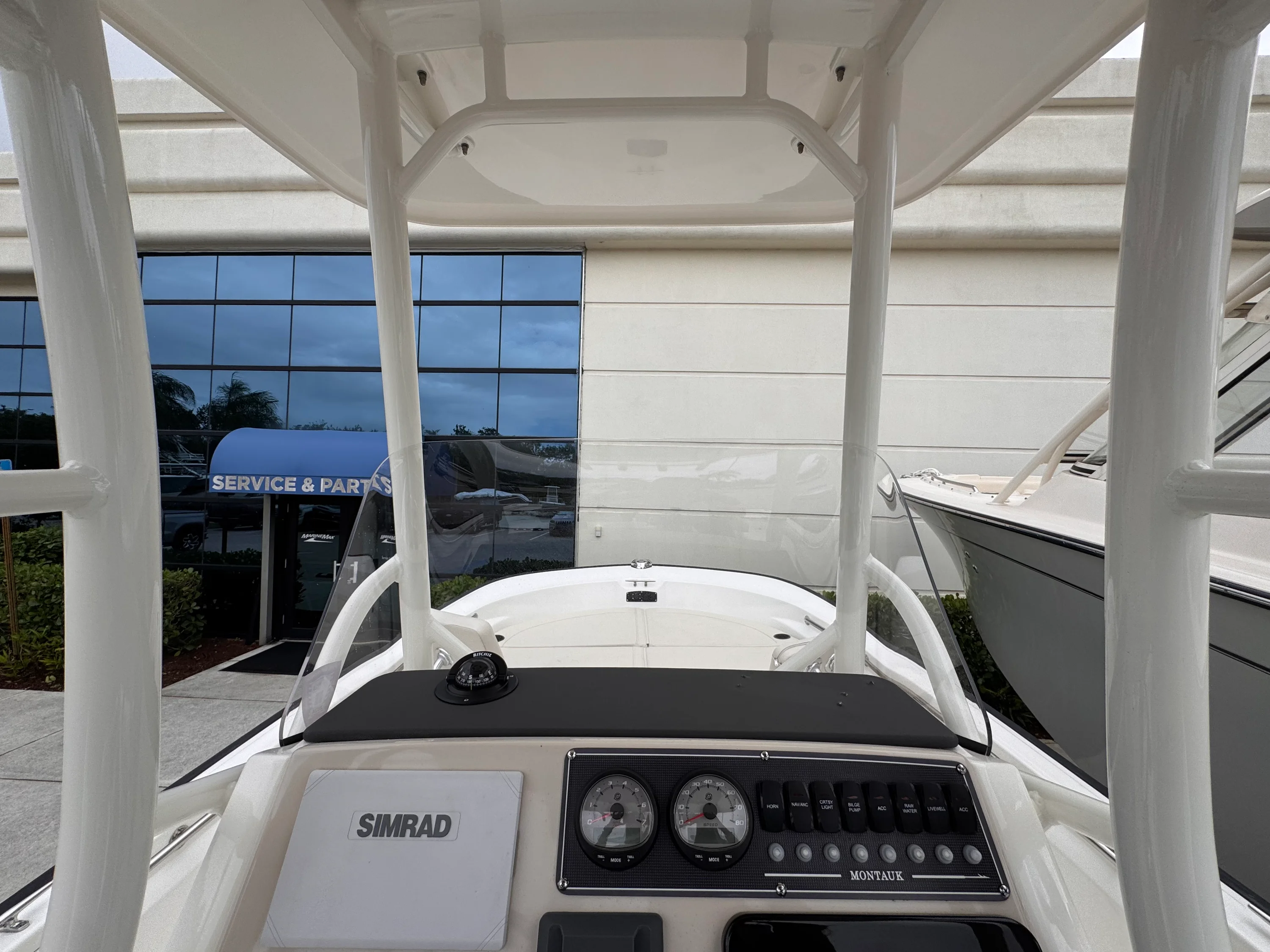 2023 Boston Whaler 210 Montauk Image Thumbnail #12