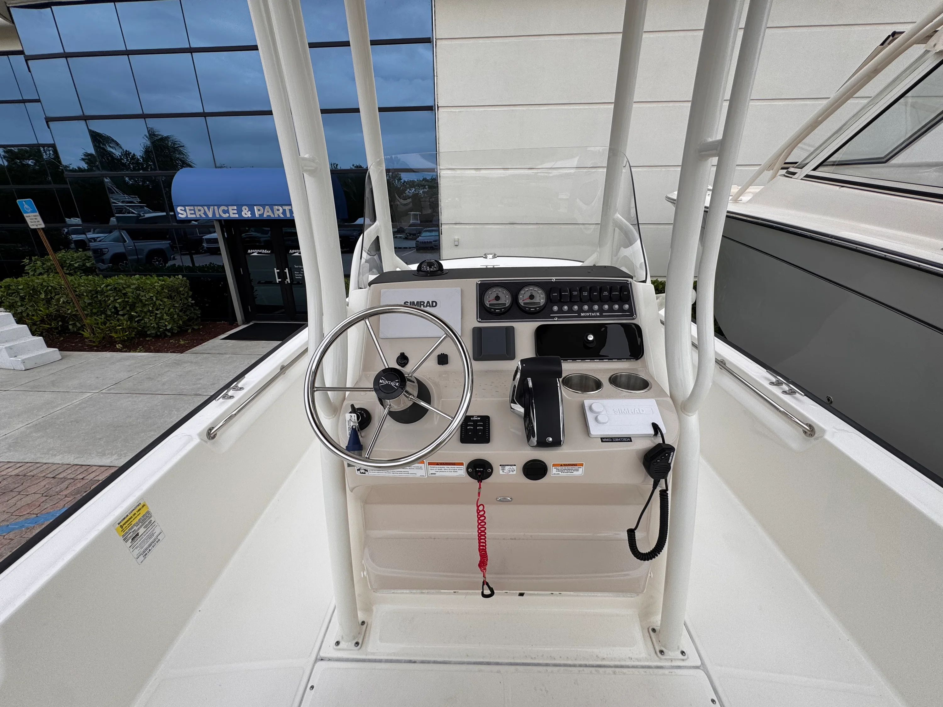 2023 Boston Whaler 210 Montauk Image Thumbnail #6