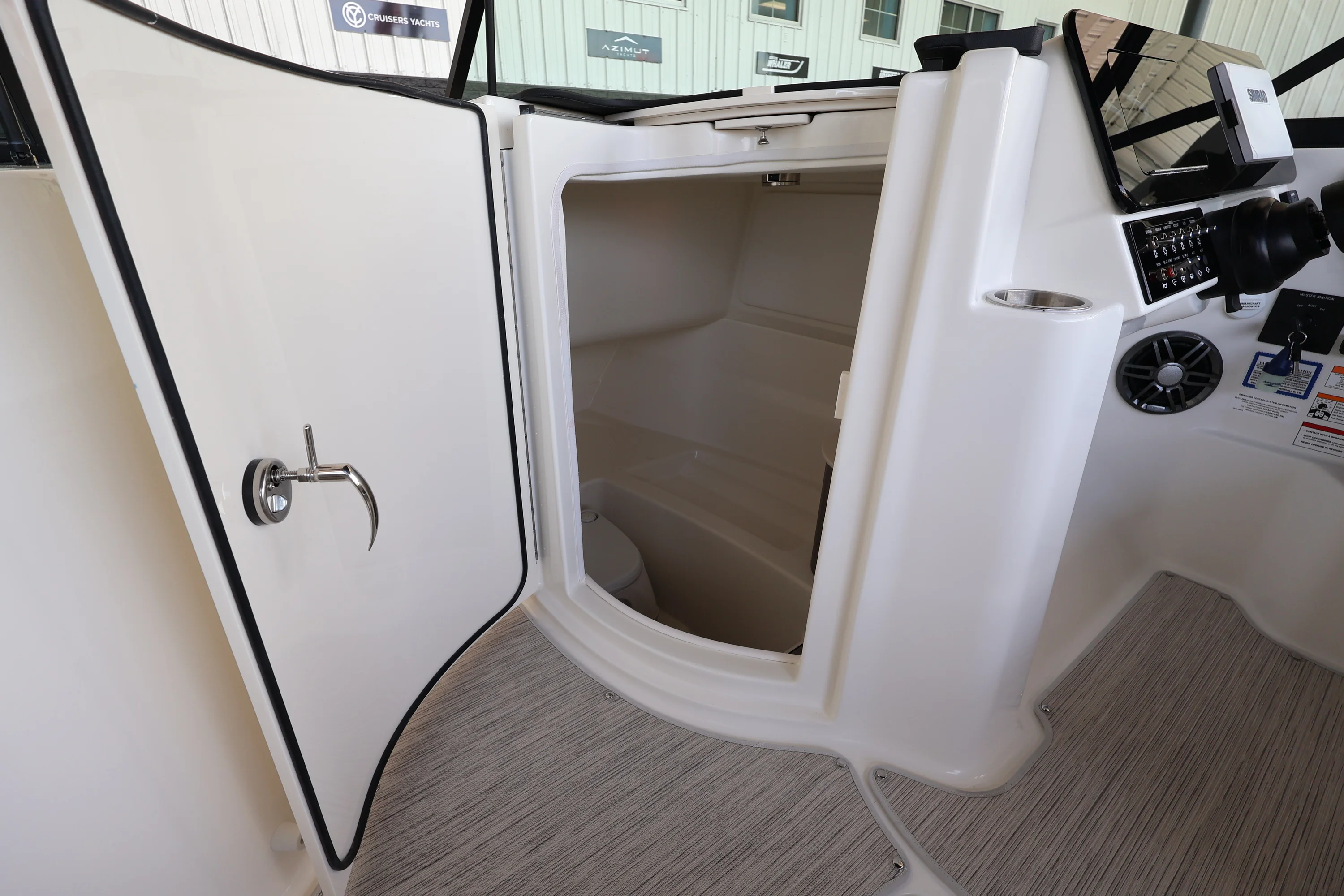 2026 Sea Ray SDX 250 Outboard Image Thumbnail #24