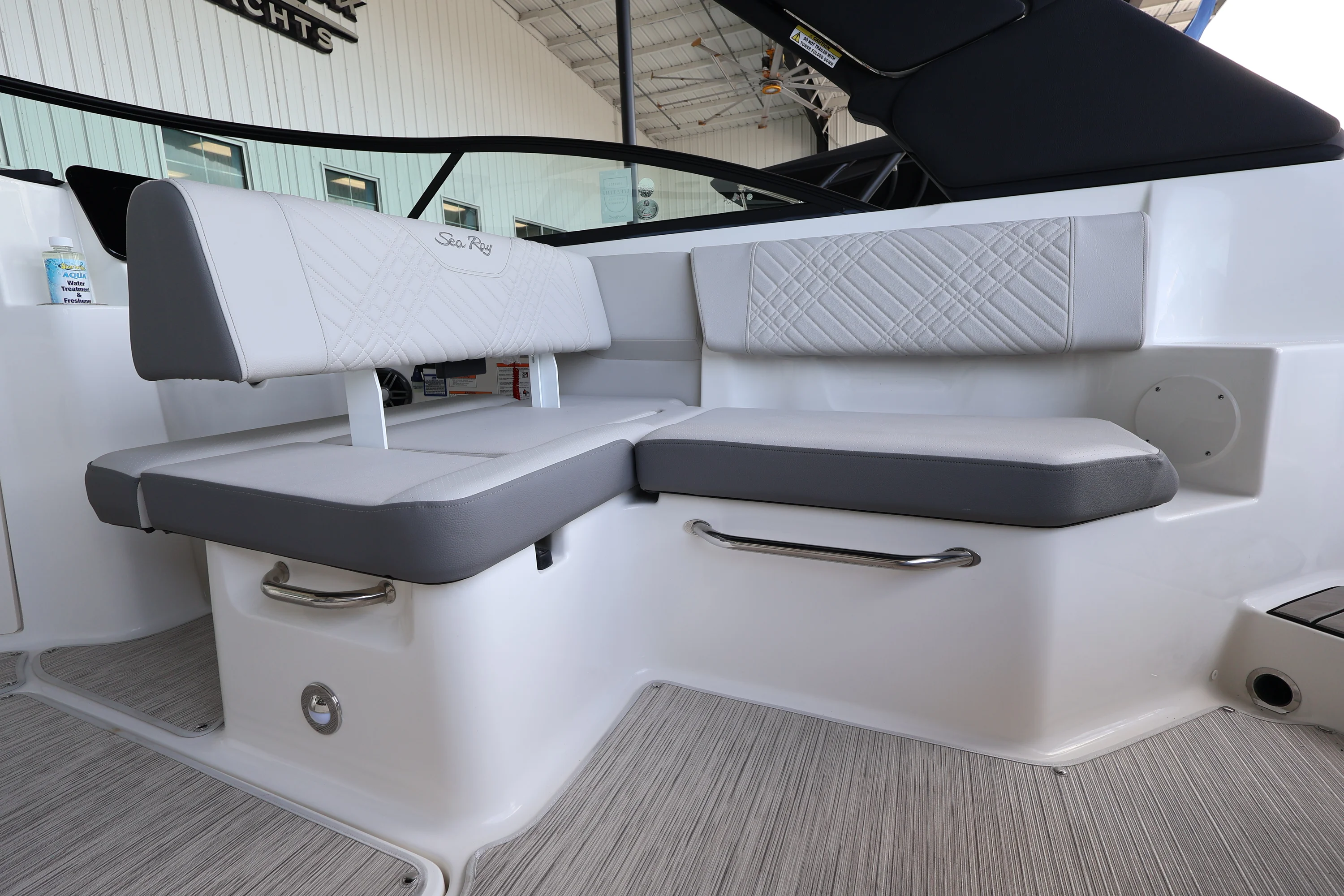 2026 Sea Ray SDX 250 Outboard Image Thumbnail #15